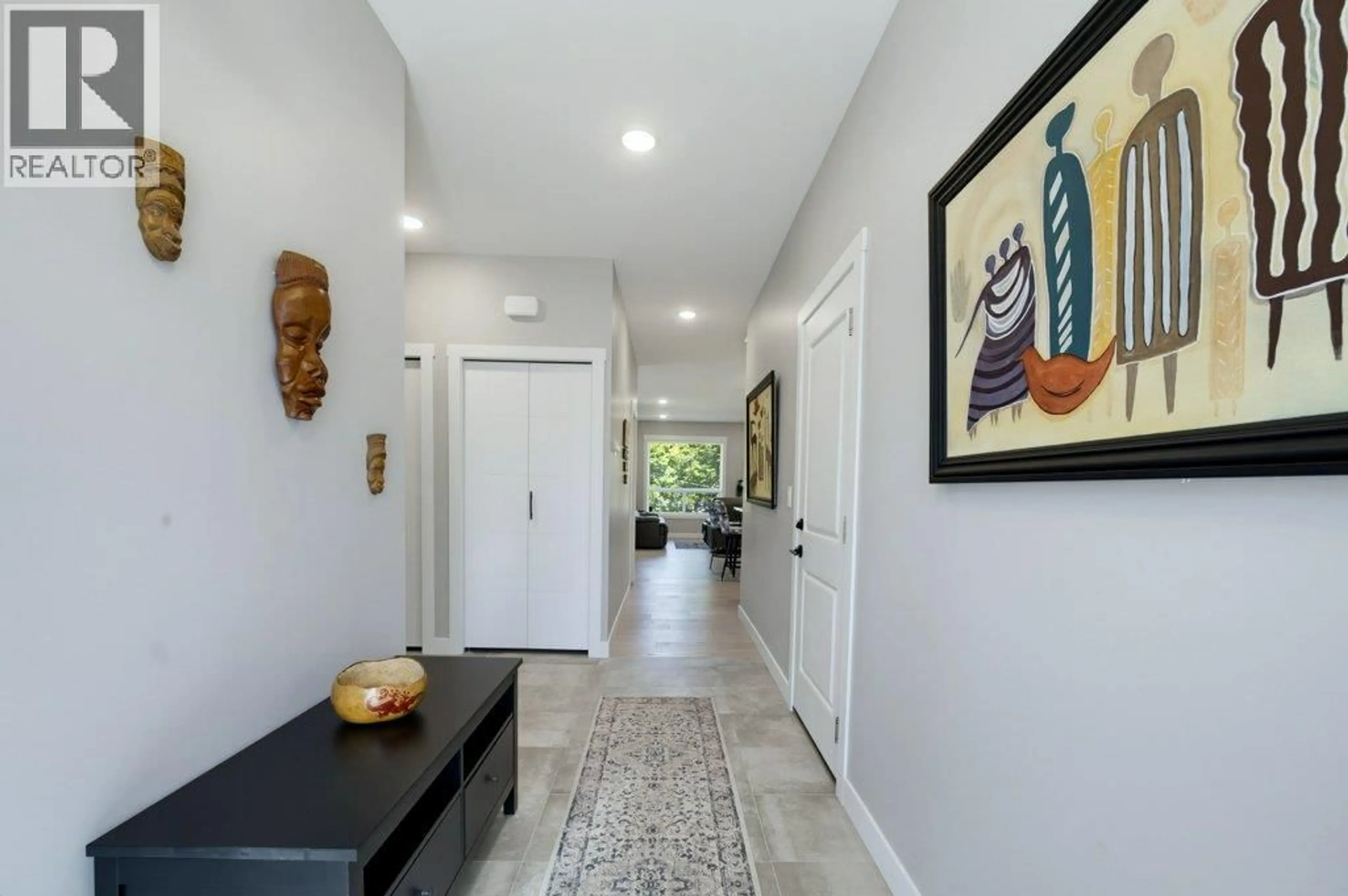 Indoor entryway for 1 - 1840 10 STREET SOUTHWEST, Salmon Arm British Columbia V1E0H2