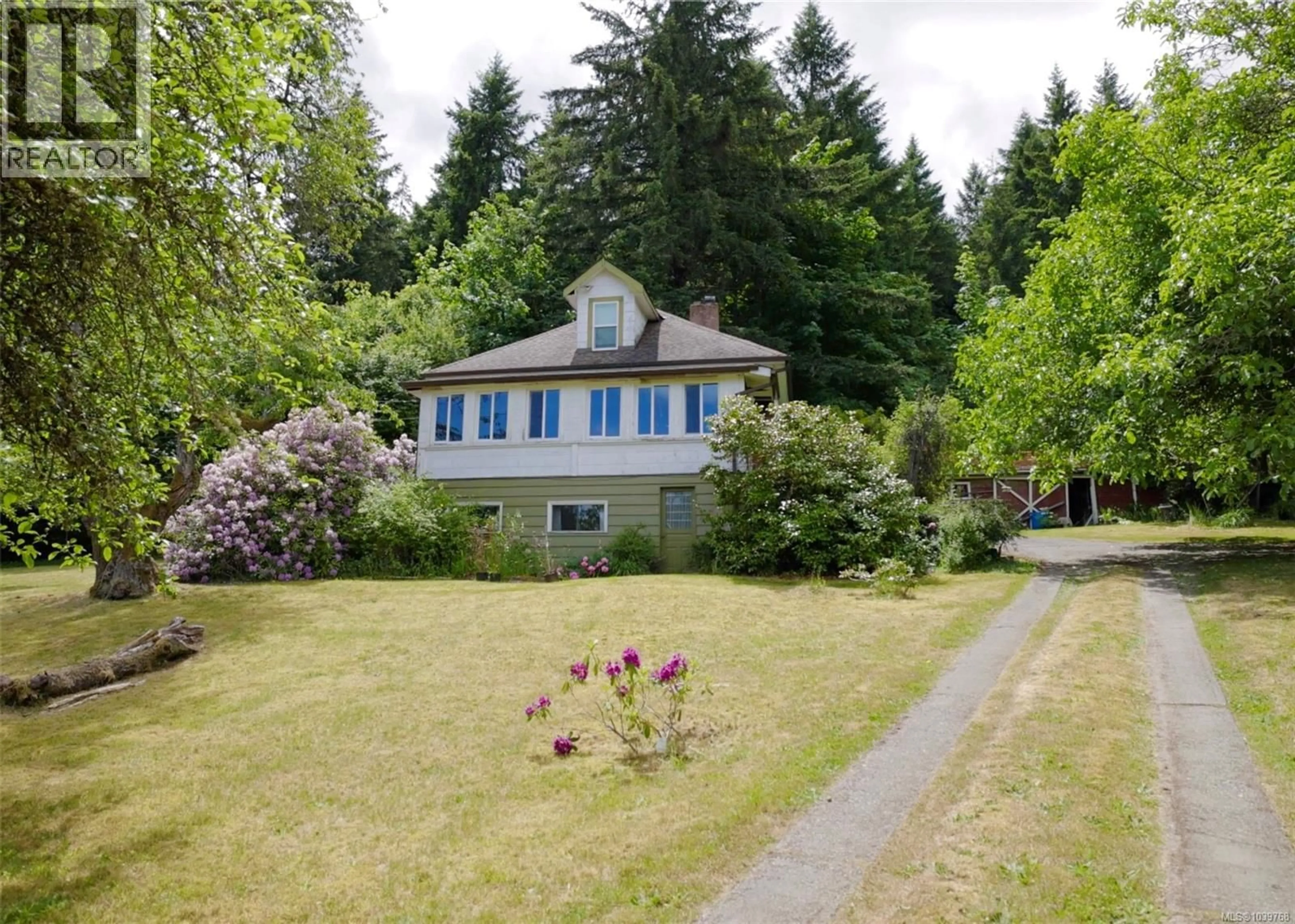 A pic from outside/outdoor area/front of a property/back of a property/a pic from drone, unknown for 5002 GROUHEL ROAD, Ladysmith British Columbia V9G1J4