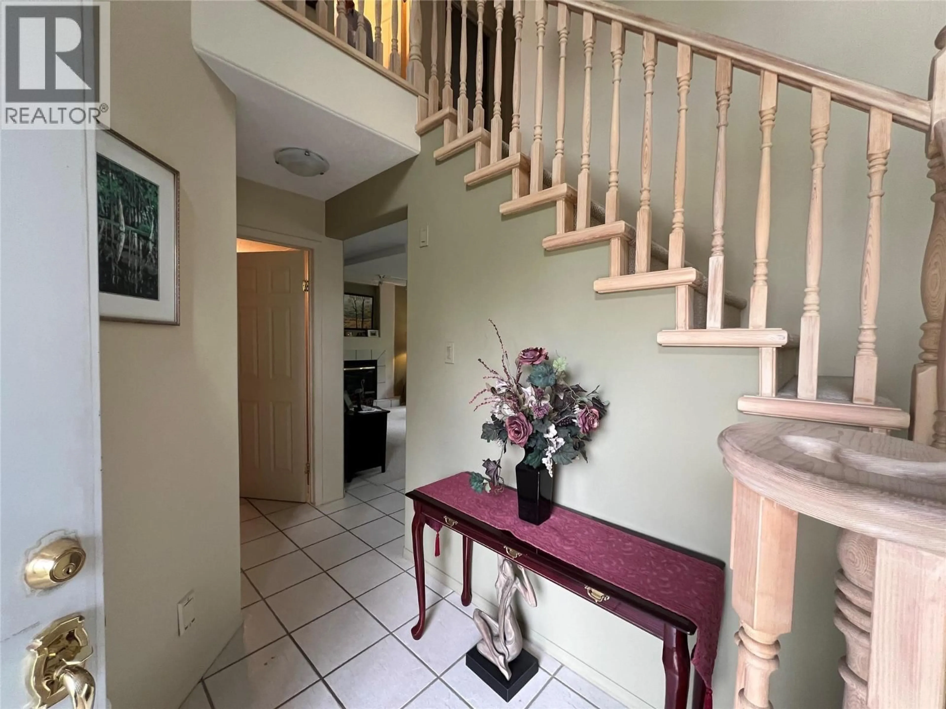 Indoor foyer for 8804 20 STREET, Dawson Creek British Columbia V1G4S3