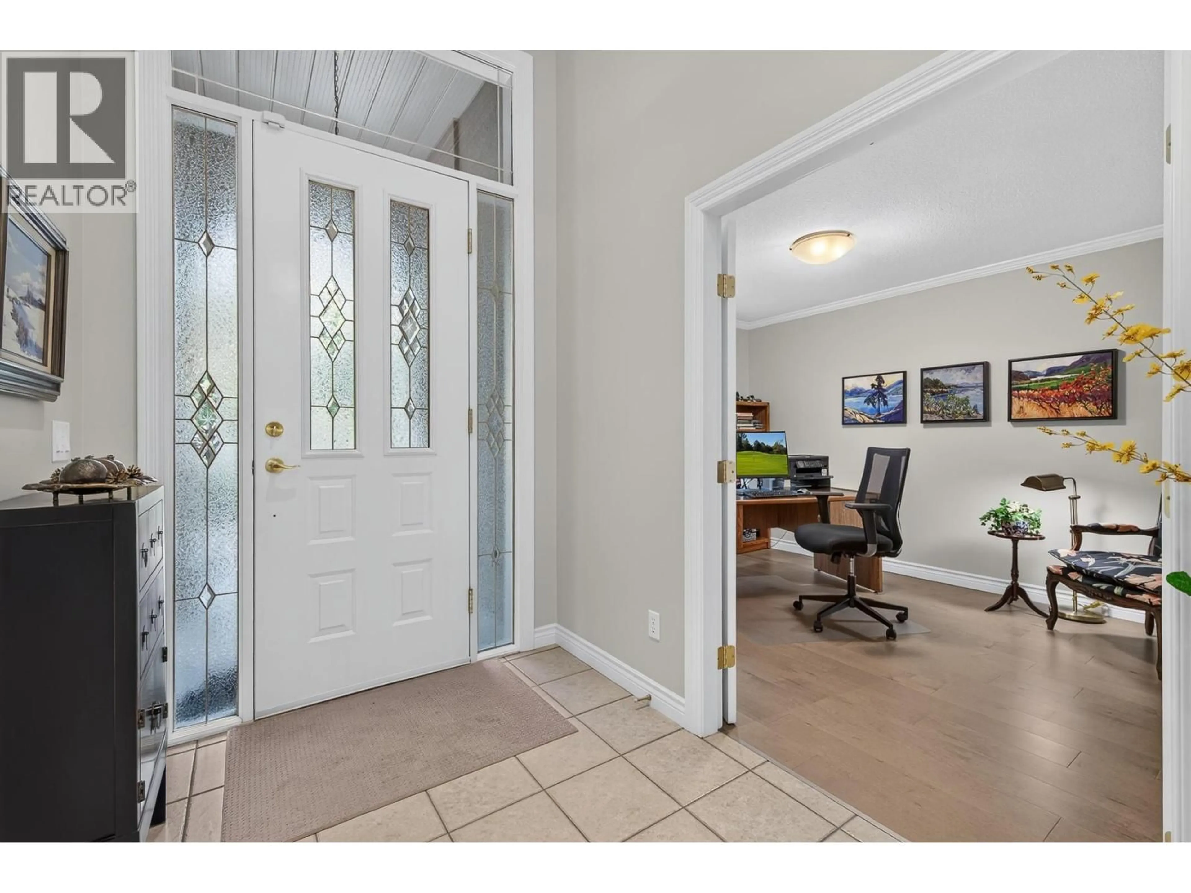 Indoor entryway for 3901 GALLAGHERS CIRCLE, Kelowna British Columbia V1W3Z9