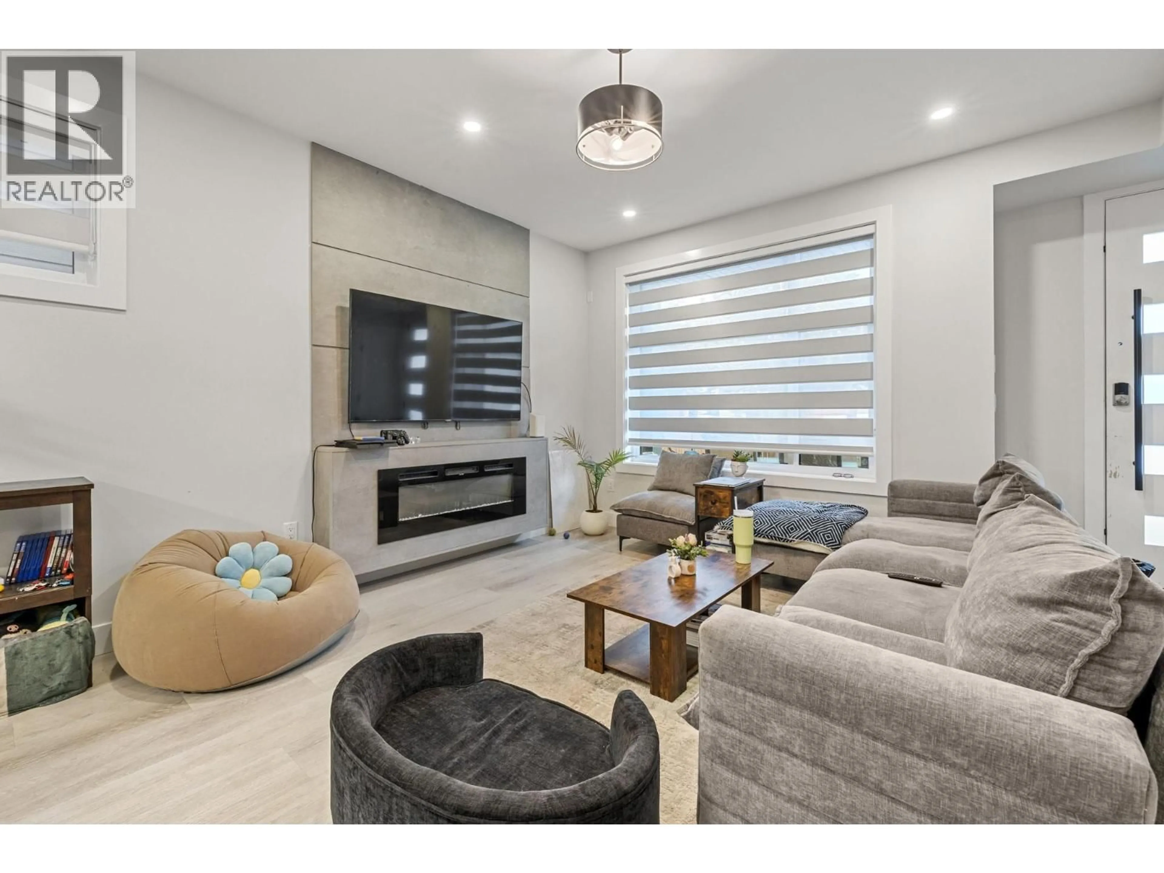 Living room with furniture, unknown for 2 - 830 GLENWOOD AVENUE, Kelowna British Columbia V1Y5M5