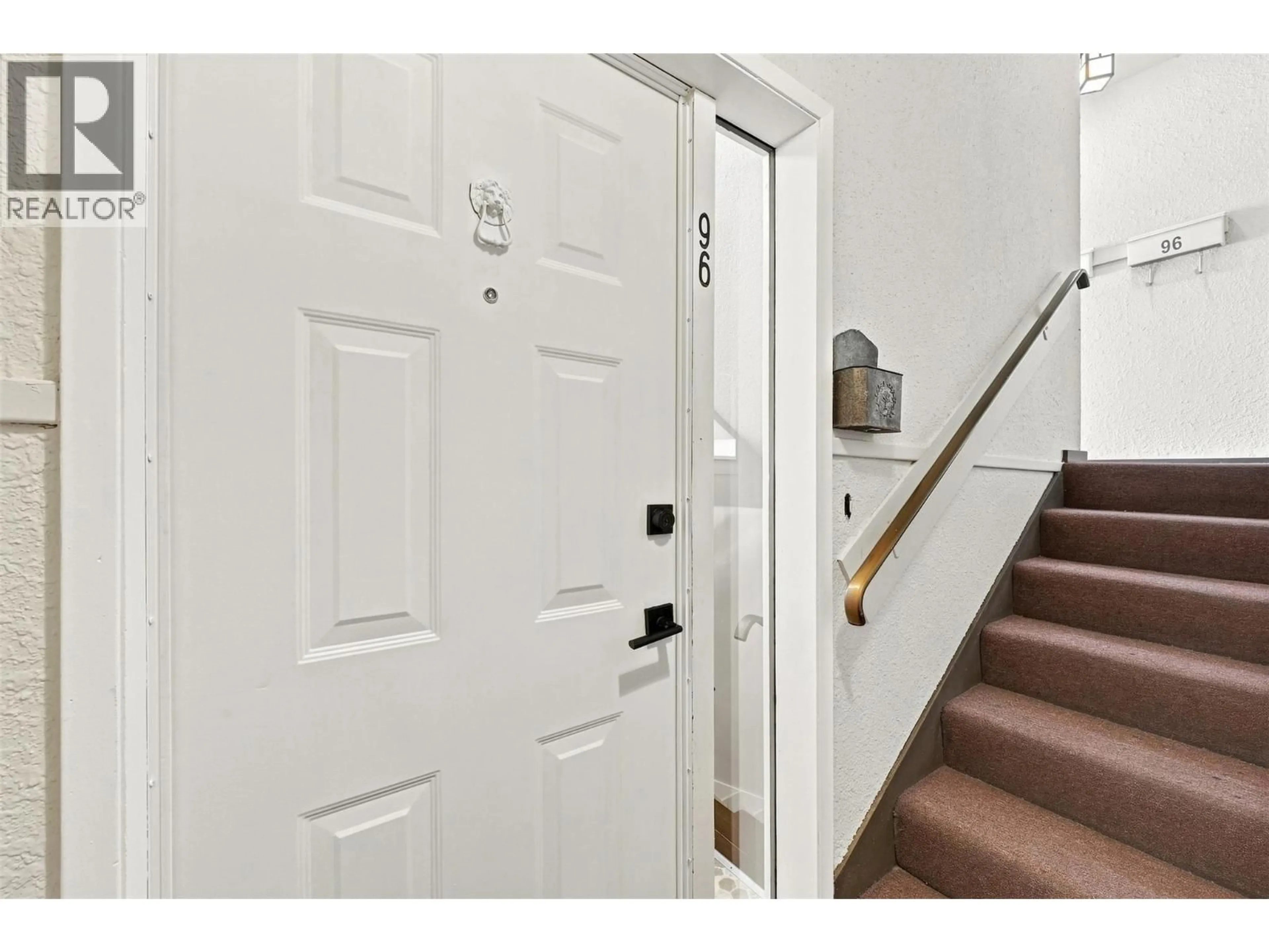 Indoor entryway for 96 - 137 MCGILL ROAD, Kamloops British Columbia V2C1L9
