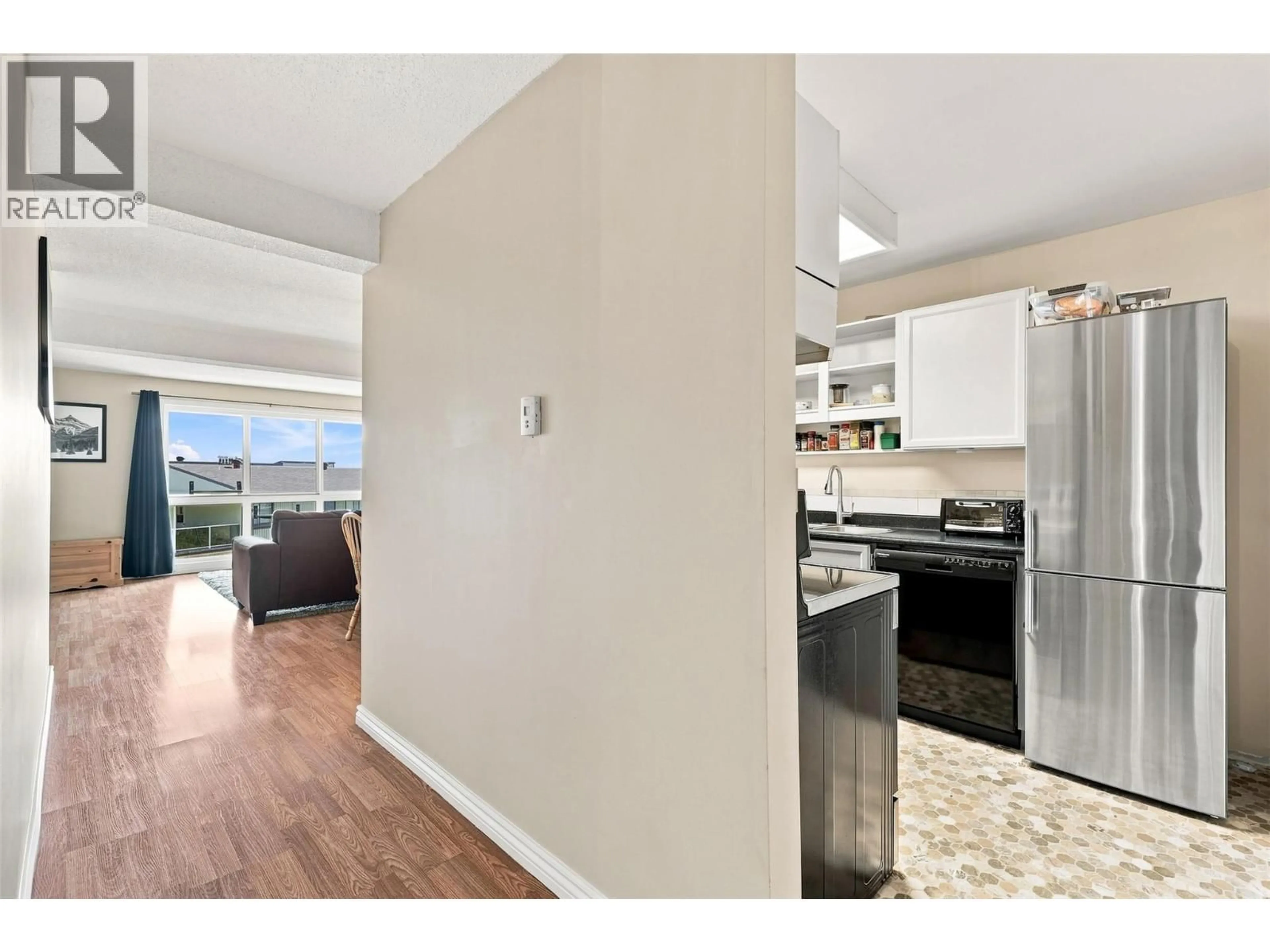 Open concept kitchen, unknown for 96 - 137 MCGILL ROAD, Kamloops British Columbia V2C1L9