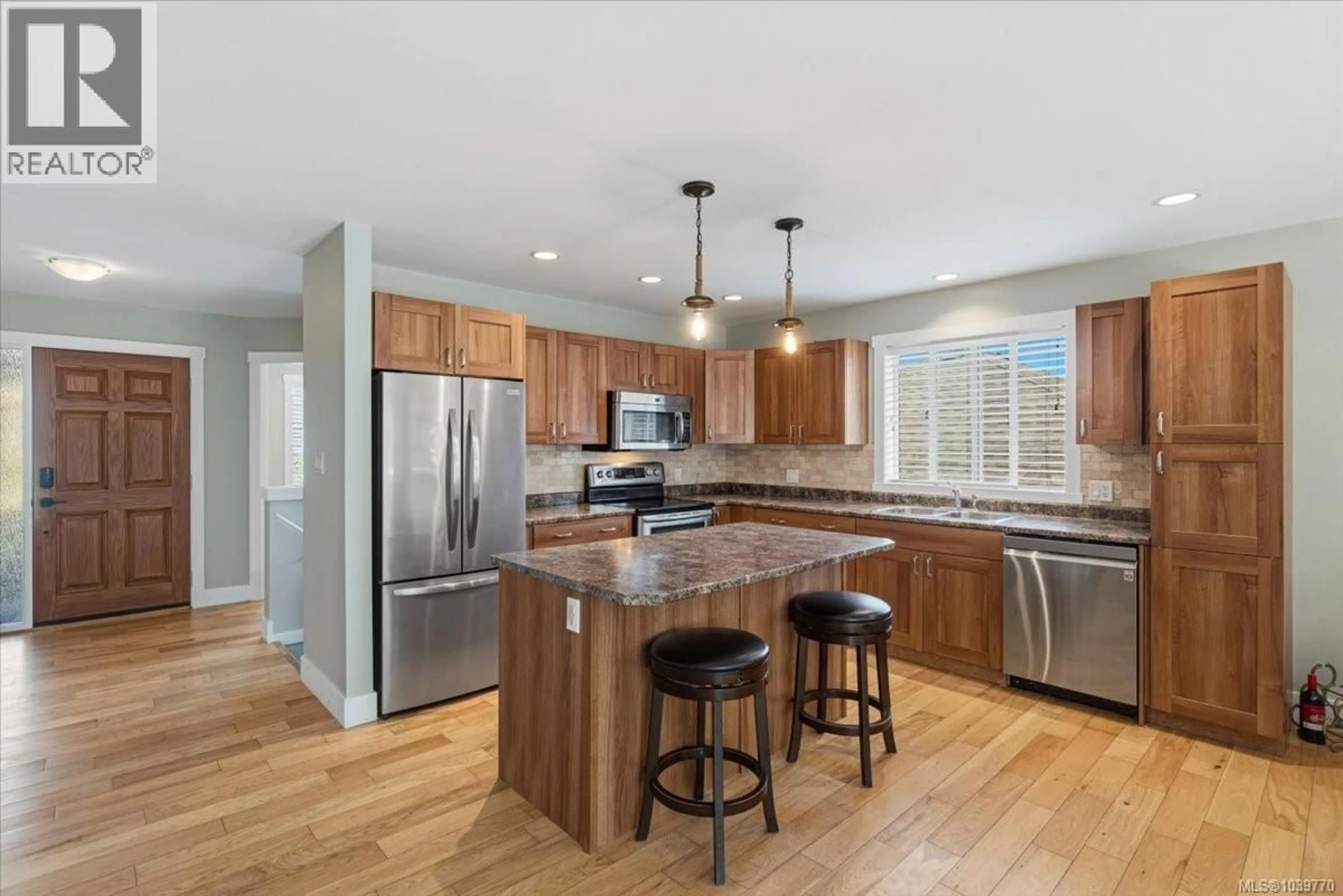 Open concept kitchen, unknown for 220 WESTWOOD ROAD, Nanaimo British Columbia V9R6S3