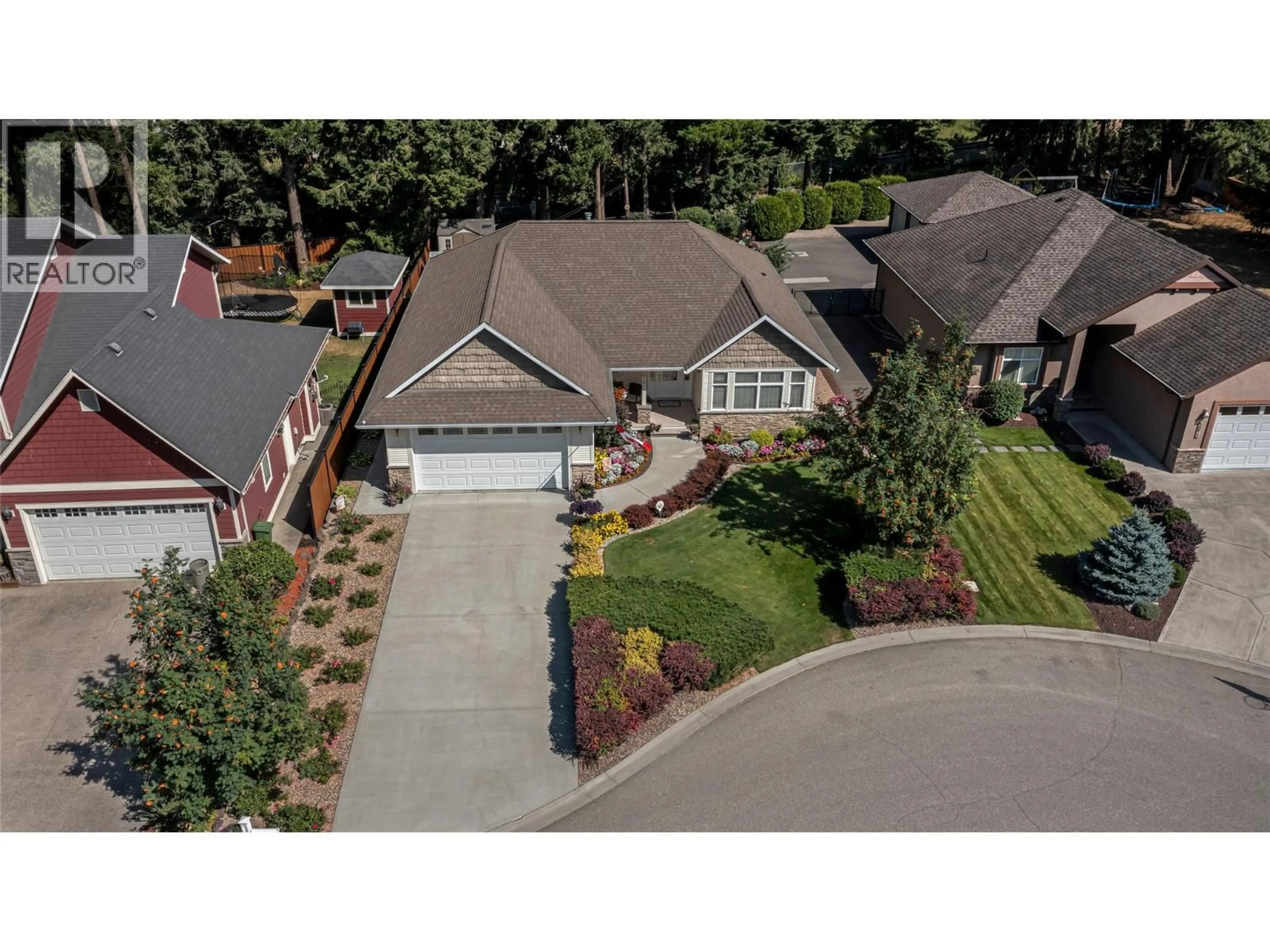 A pic from outside/outdoor area/front of a property/back of a property/a pic from drone, street for 2976 HEAL COURT, Armstrong British Columbia V0E1B2