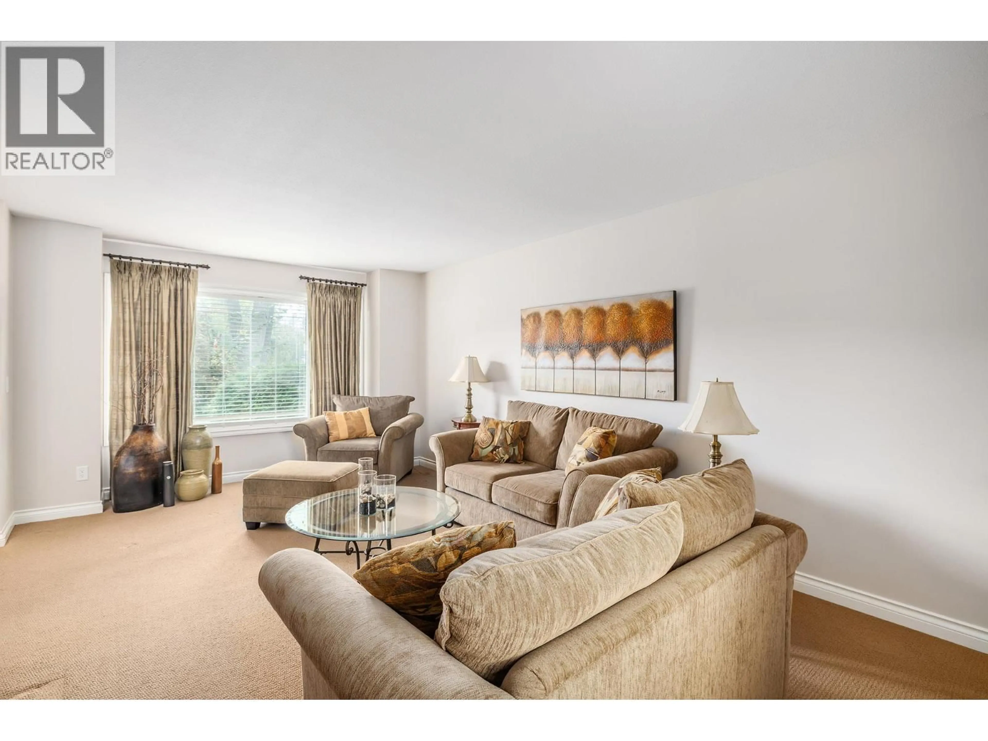 Living room with furniture, unknown for 897 MISSION SPRINGS CRESCENT, Kelowna British Columbia V1W3L9