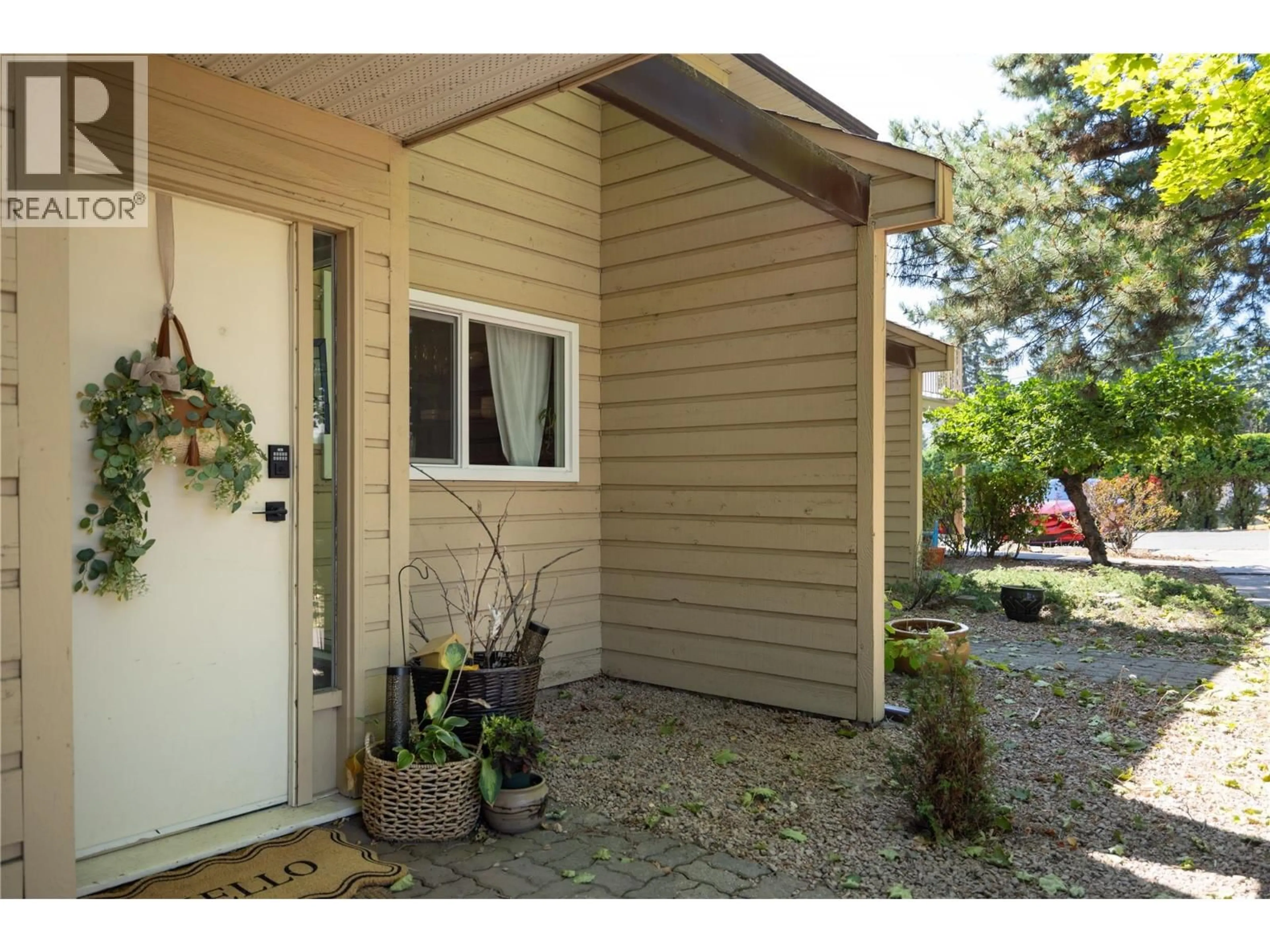Indoor entryway for 44 - 5300 25 AVENUE, Vernon British Columbia V1T6R4