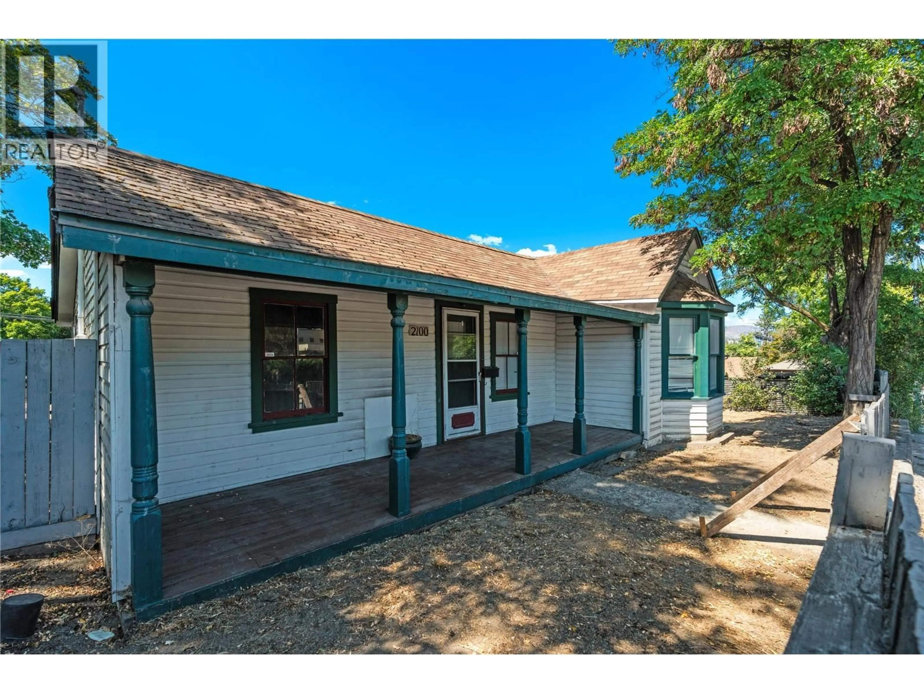 A pic from outside/outdoor area/front of a property/back of a property/a pic from drone, street for 2100 32ND STREET, Vernon British Columbia V1T5L1