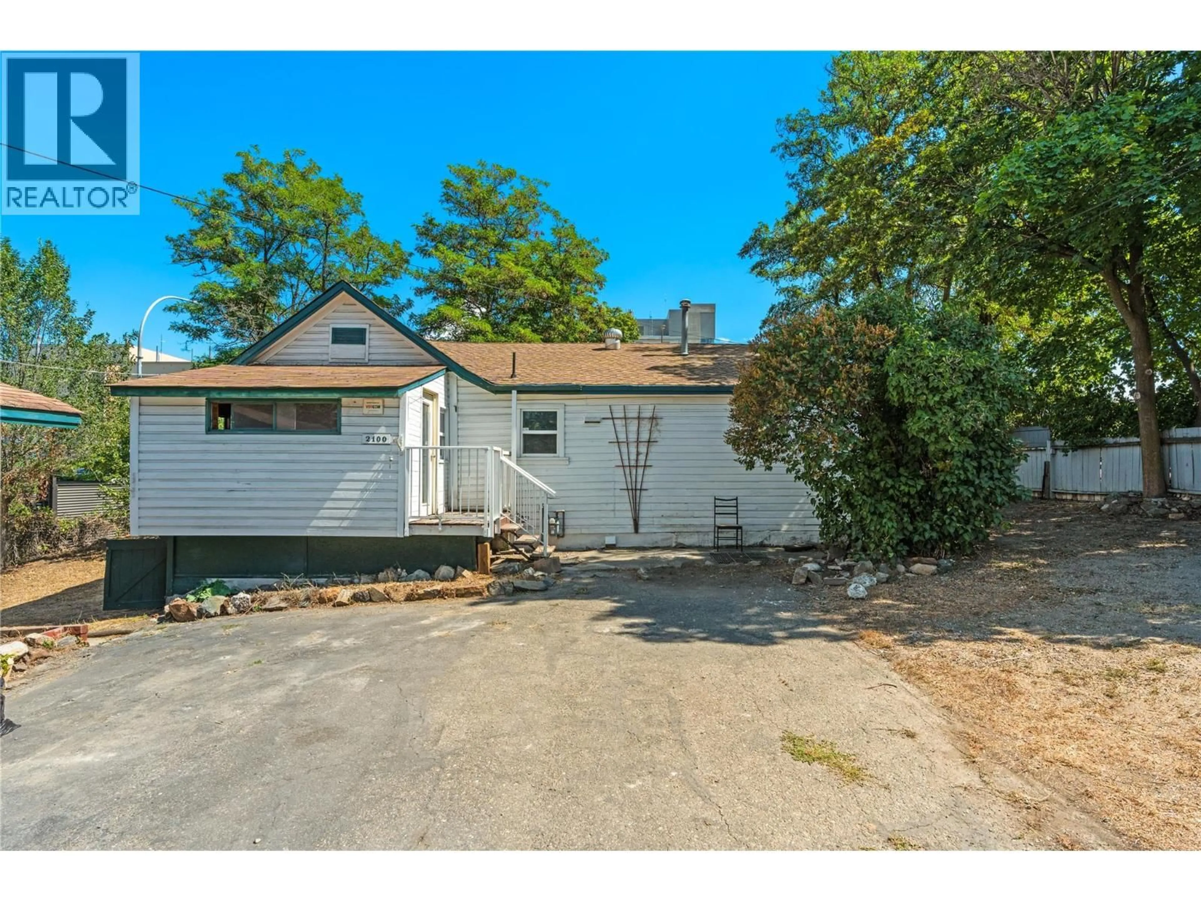 A pic from outside/outdoor area/front of a property/back of a property/a pic from drone, street for 2100 32ND STREET, Vernon British Columbia V1T5L1