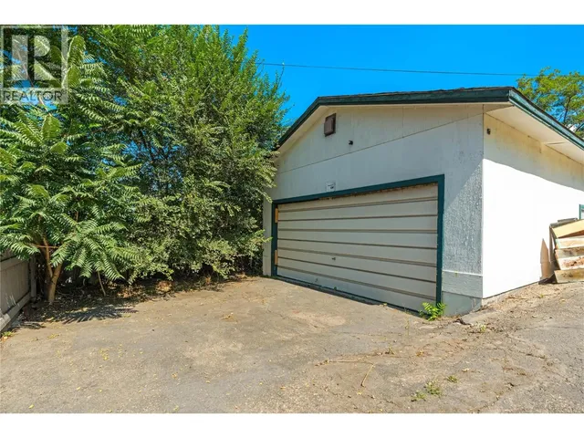 2100 32ND STREET, Vernon 5