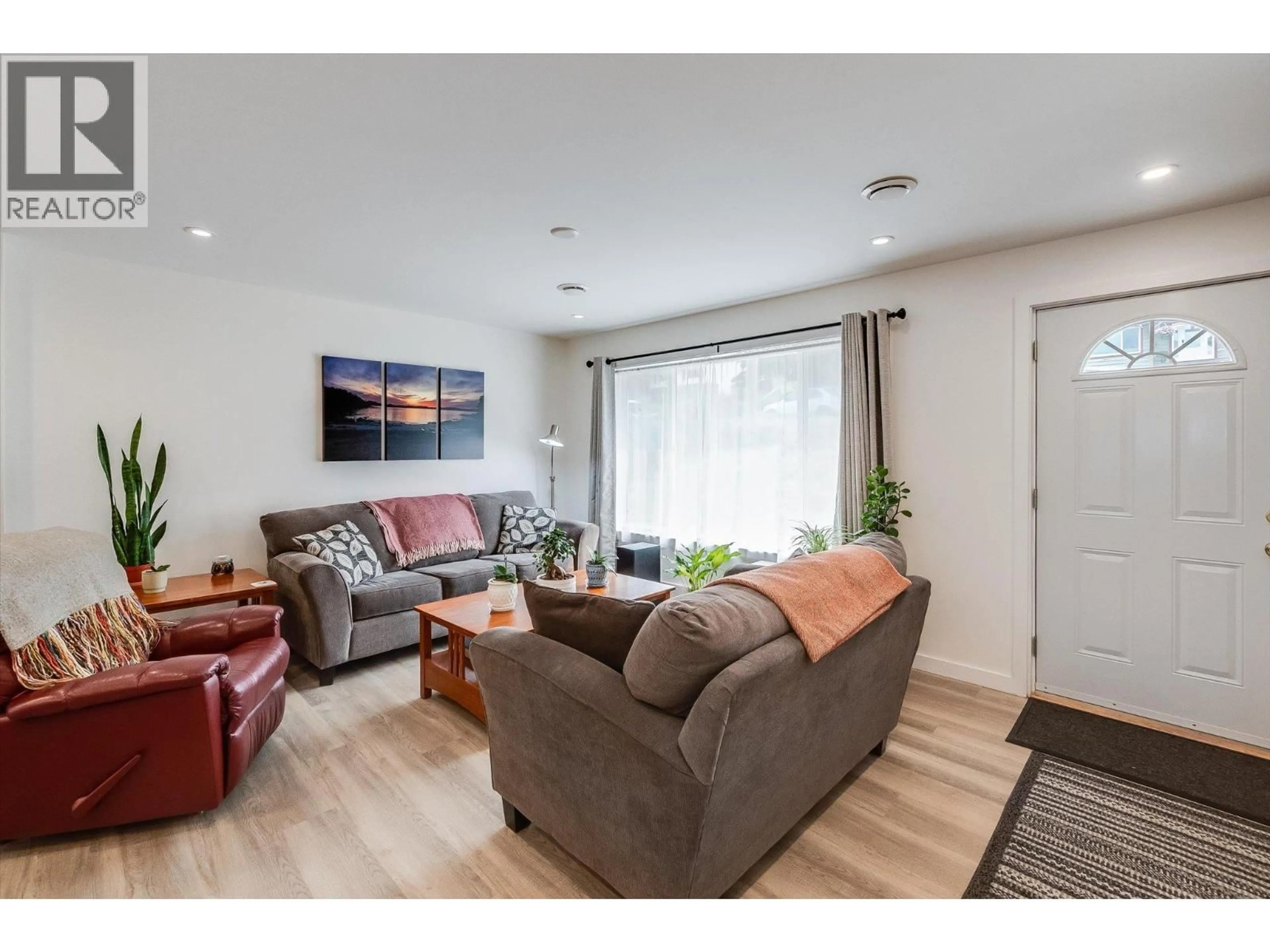 Living room with furniture, wood/laminate floor for 605 SEVENTH STREET, Nelson British Columbia V1L2Z8
