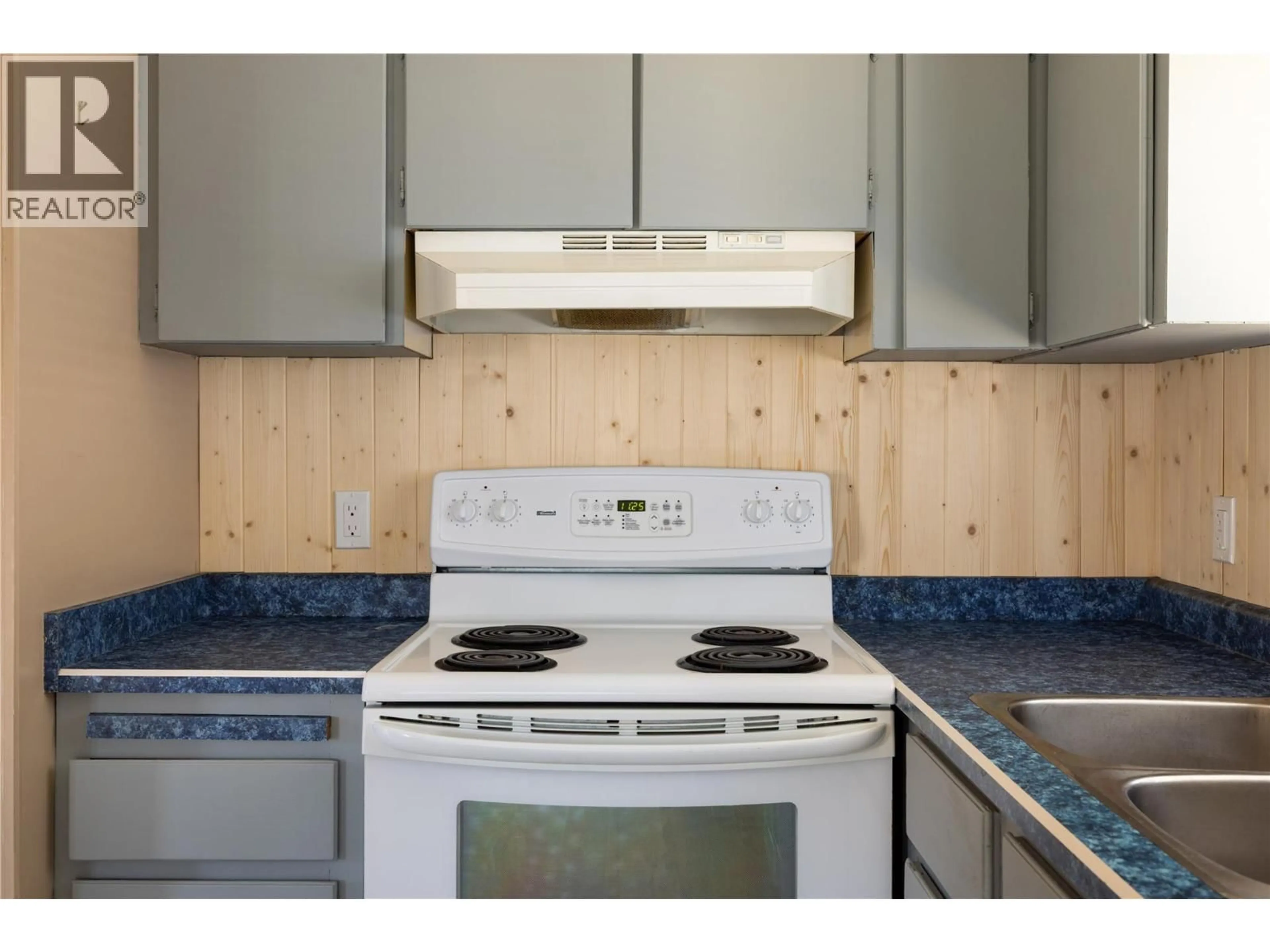 Standard kitchen, wood/laminate floor for 39 - 6902 OKANAGAN LANDING ROAD, Vernon British Columbia V1H1X4