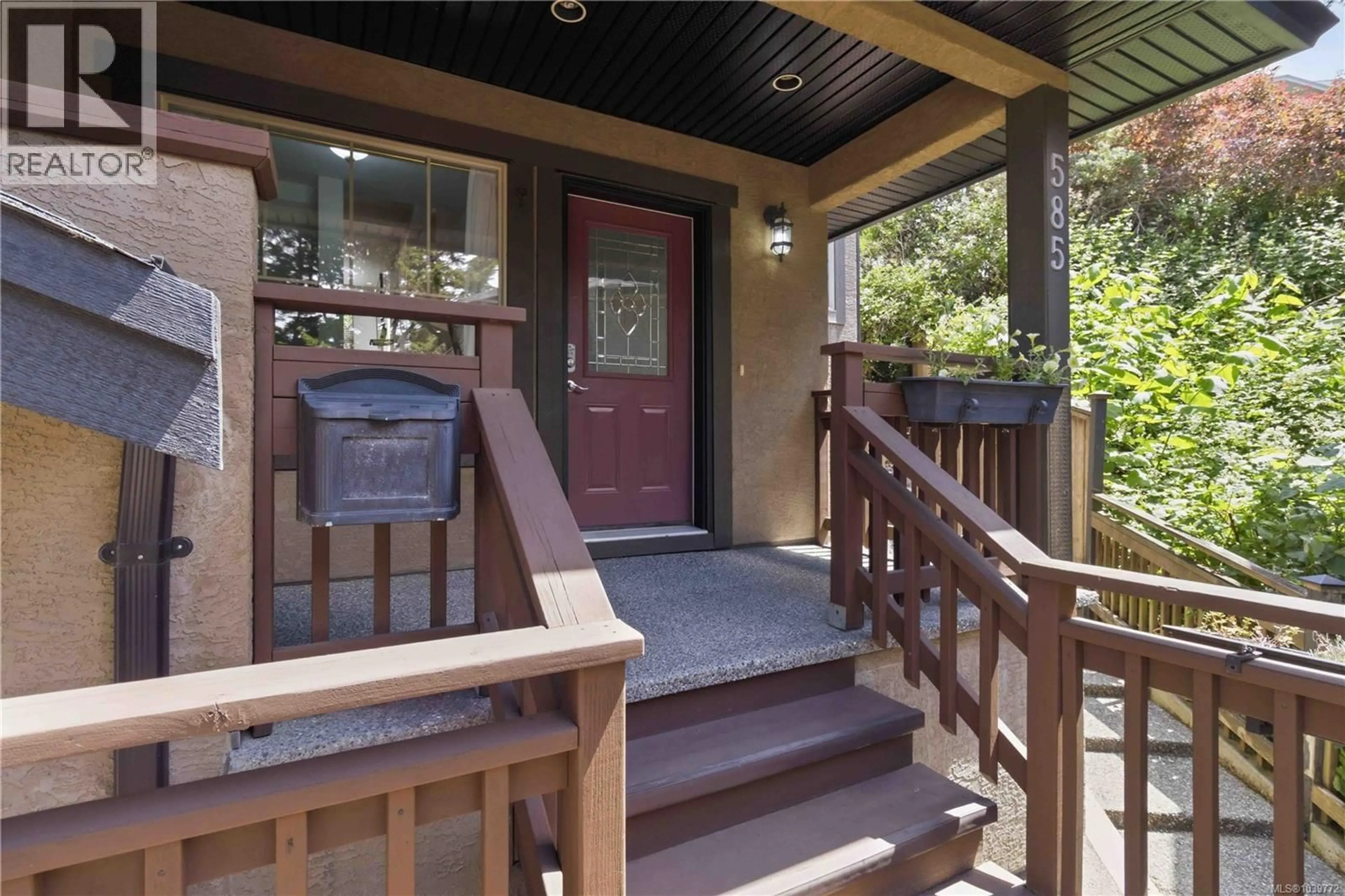 Patio, street for 585 ATTICUS COURT, Langford British Columbia V9B0C8