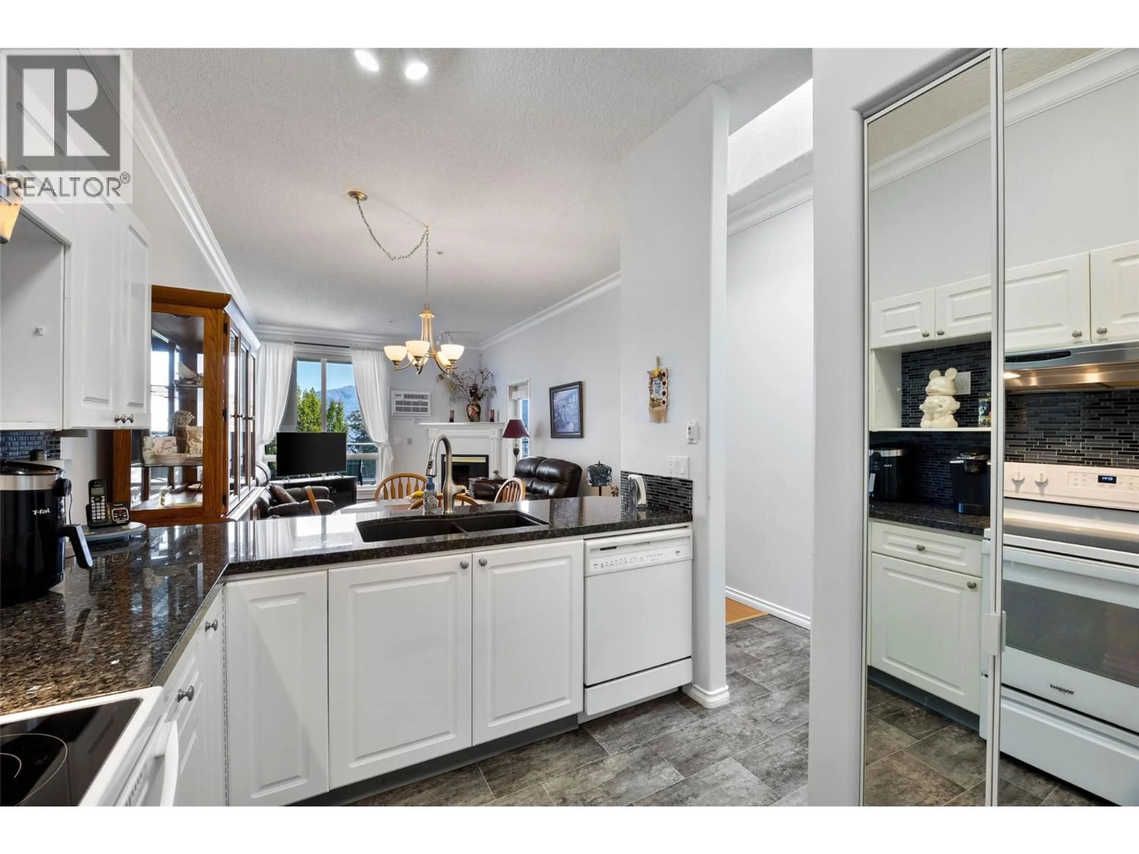 Open concept kitchen, ceramic/tile floor for 508 - 712 SAHALI TERRACE, Kamloops British Columbia V2C6T2