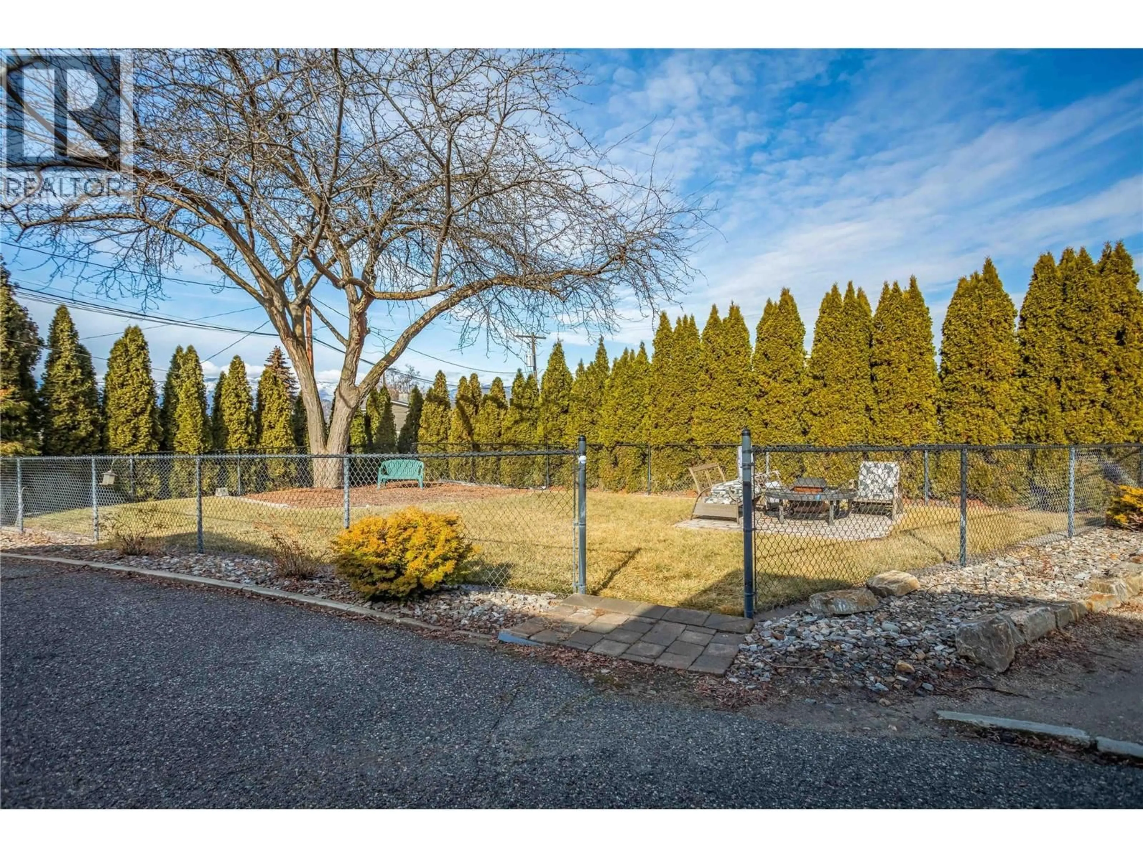 A pic from outside/outdoor area/front of a property/back of a property/a pic from drone, unknown for 1105 CACTUS ROAD, Kelowna British Columbia V1X5N3