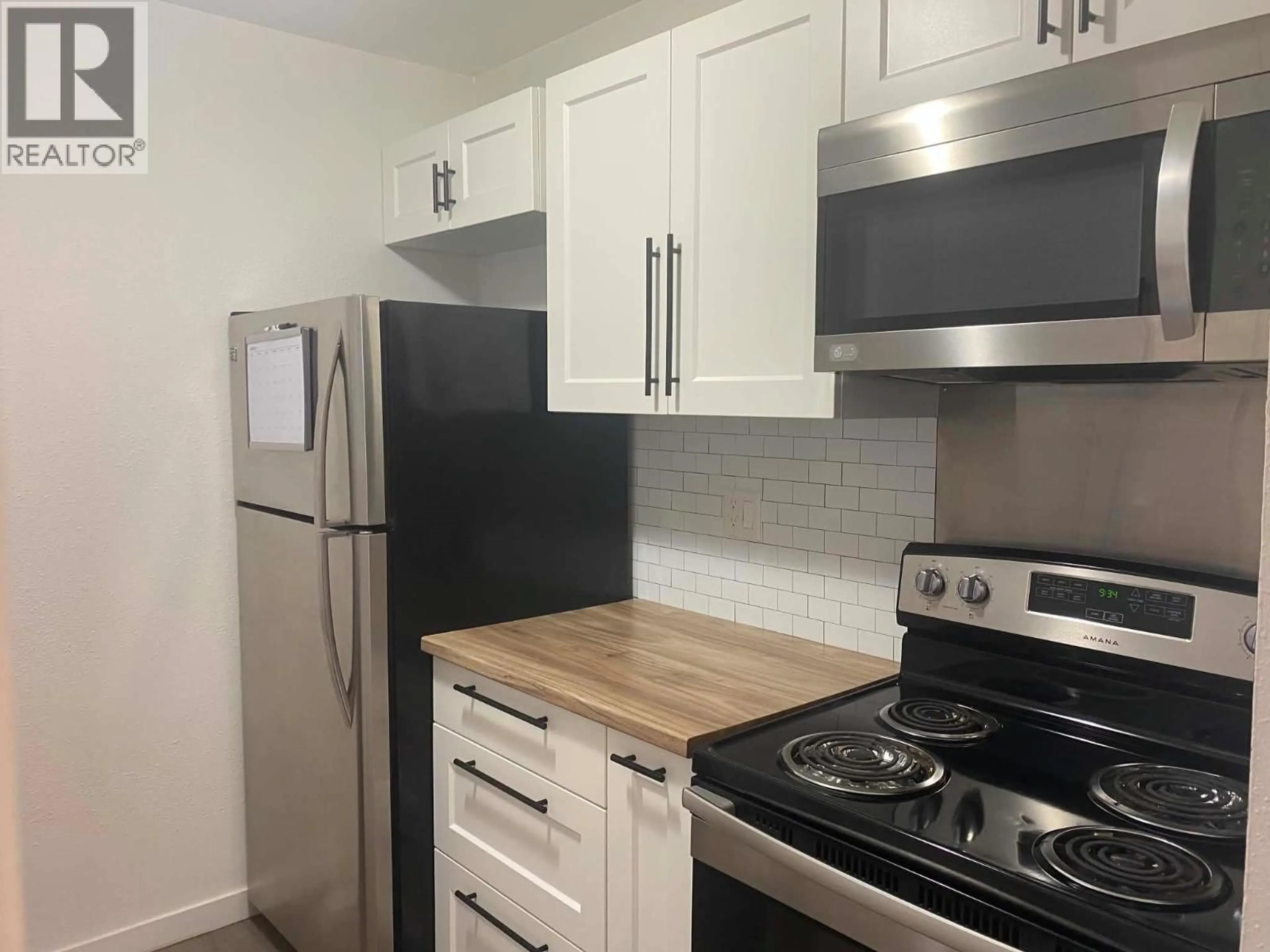 Standard kitchen, wood/laminate floor for 124 - 5100 53 STREET, Chetwynd British Columbia V0C1J0