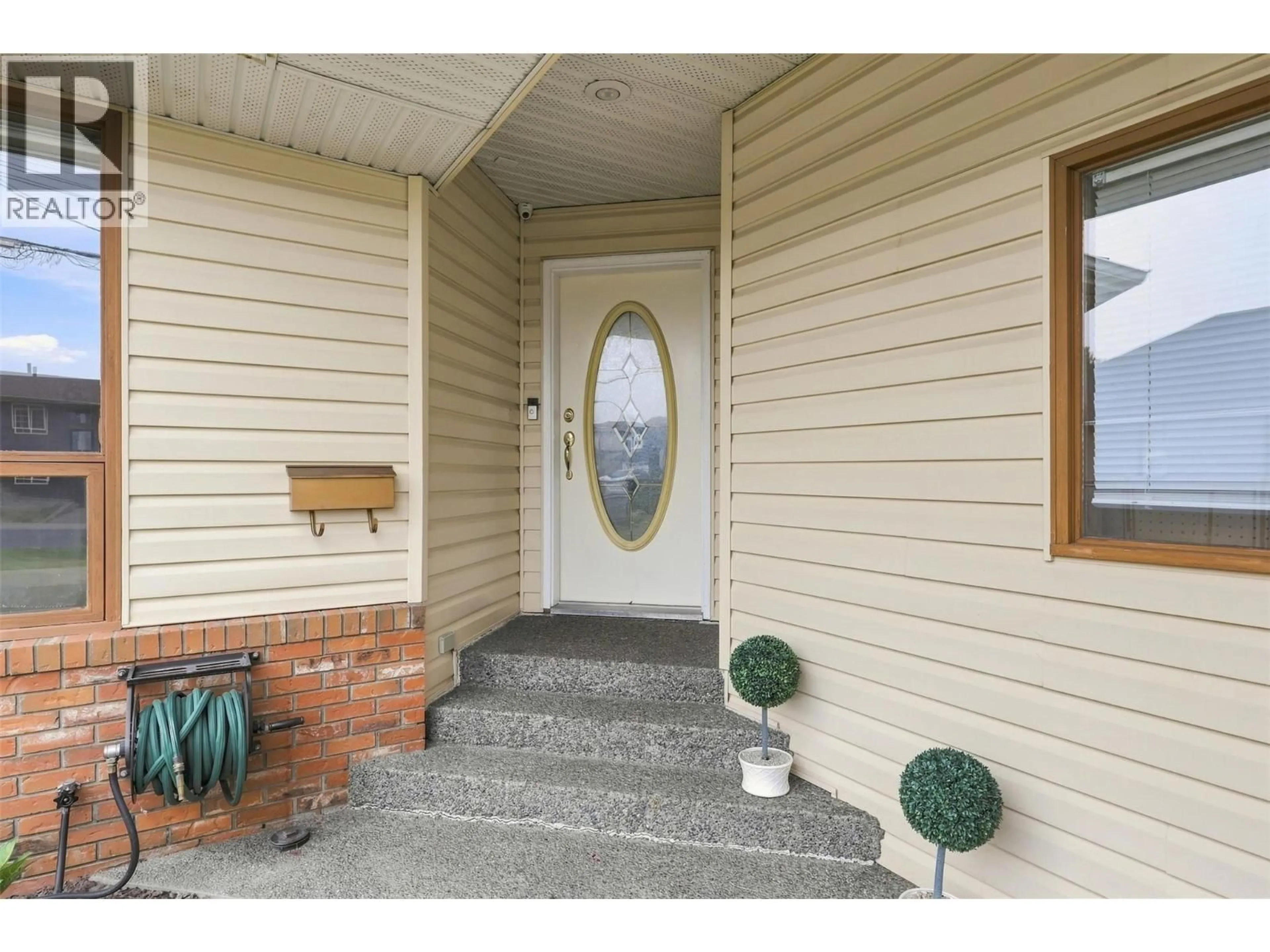 Indoor entryway for 864 NICOLANI DRIVE, Kamloops British Columbia V2B5B3