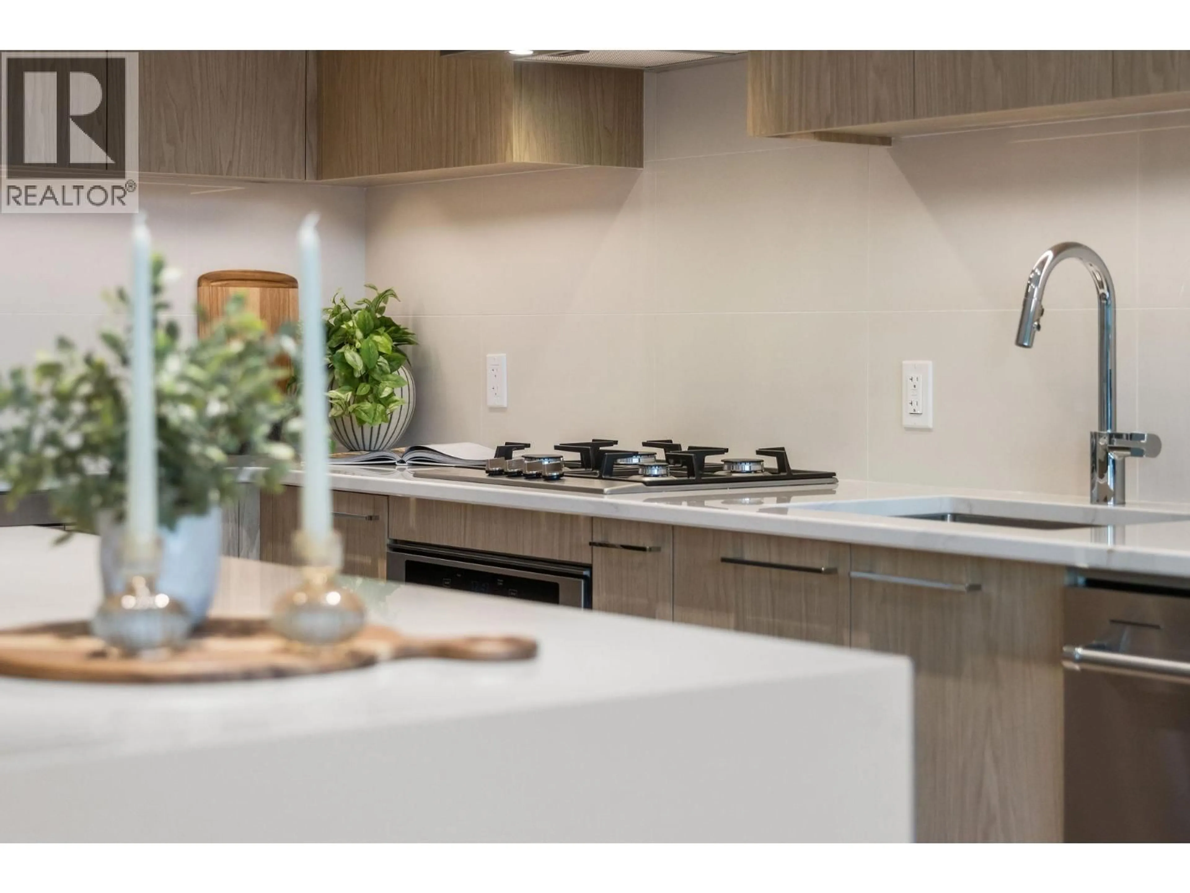 Contemporary kitchen, ceramic/tile floor for 206 - 3051 ABBOTT STREET, Kelowna British Columbia V1Y0P1