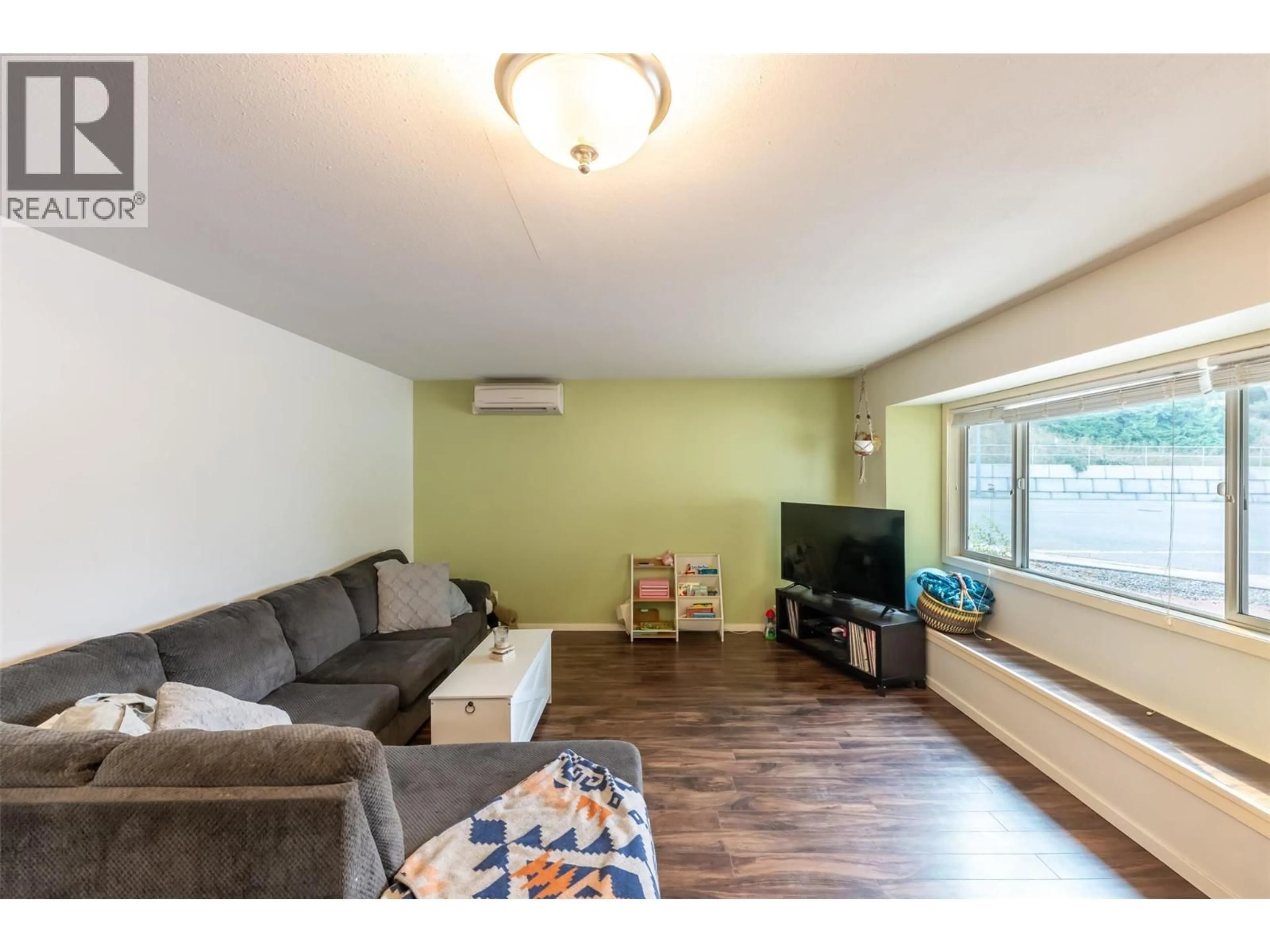 Living room with furniture, wood/laminate floor for 278 REDWING PLACE, Oliver British Columbia V0H1T4