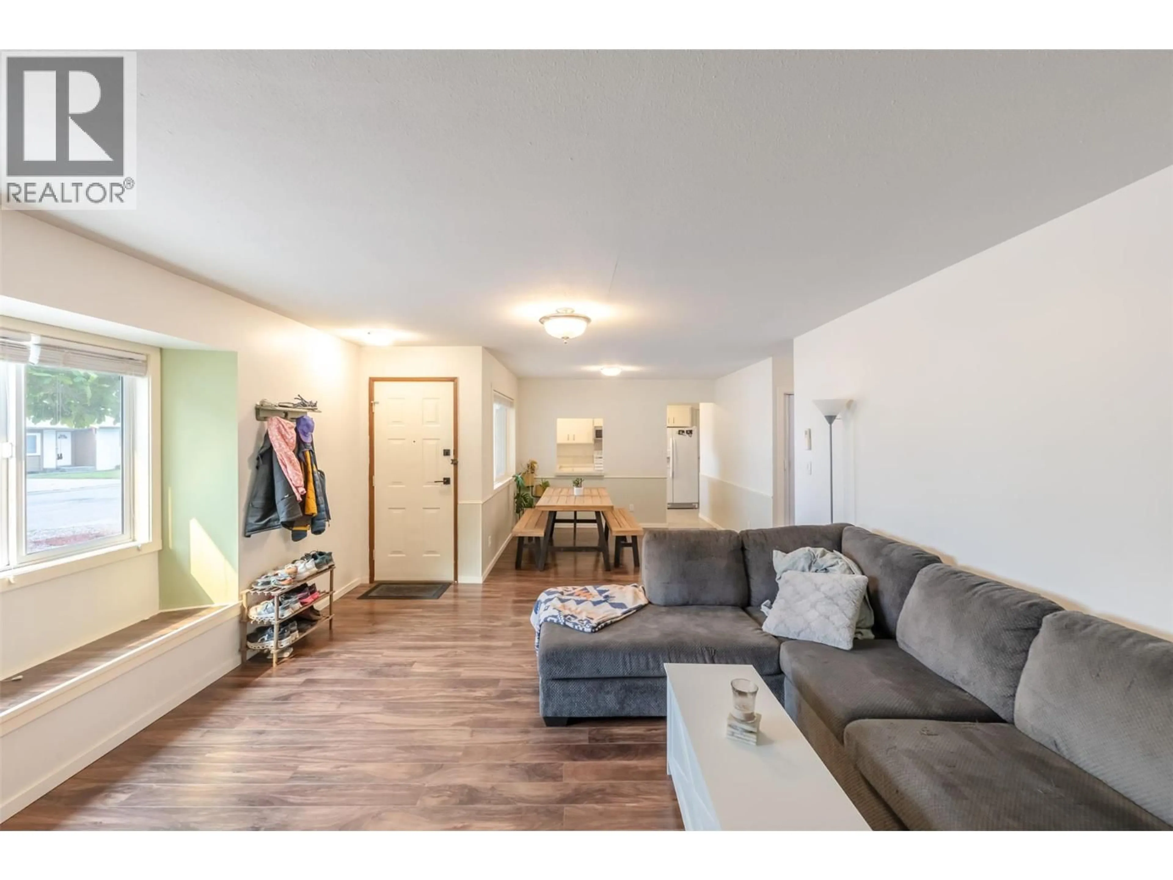 Living room with furniture, wood/laminate floor for 278 REDWING PLACE, Oliver British Columbia V0H1T4