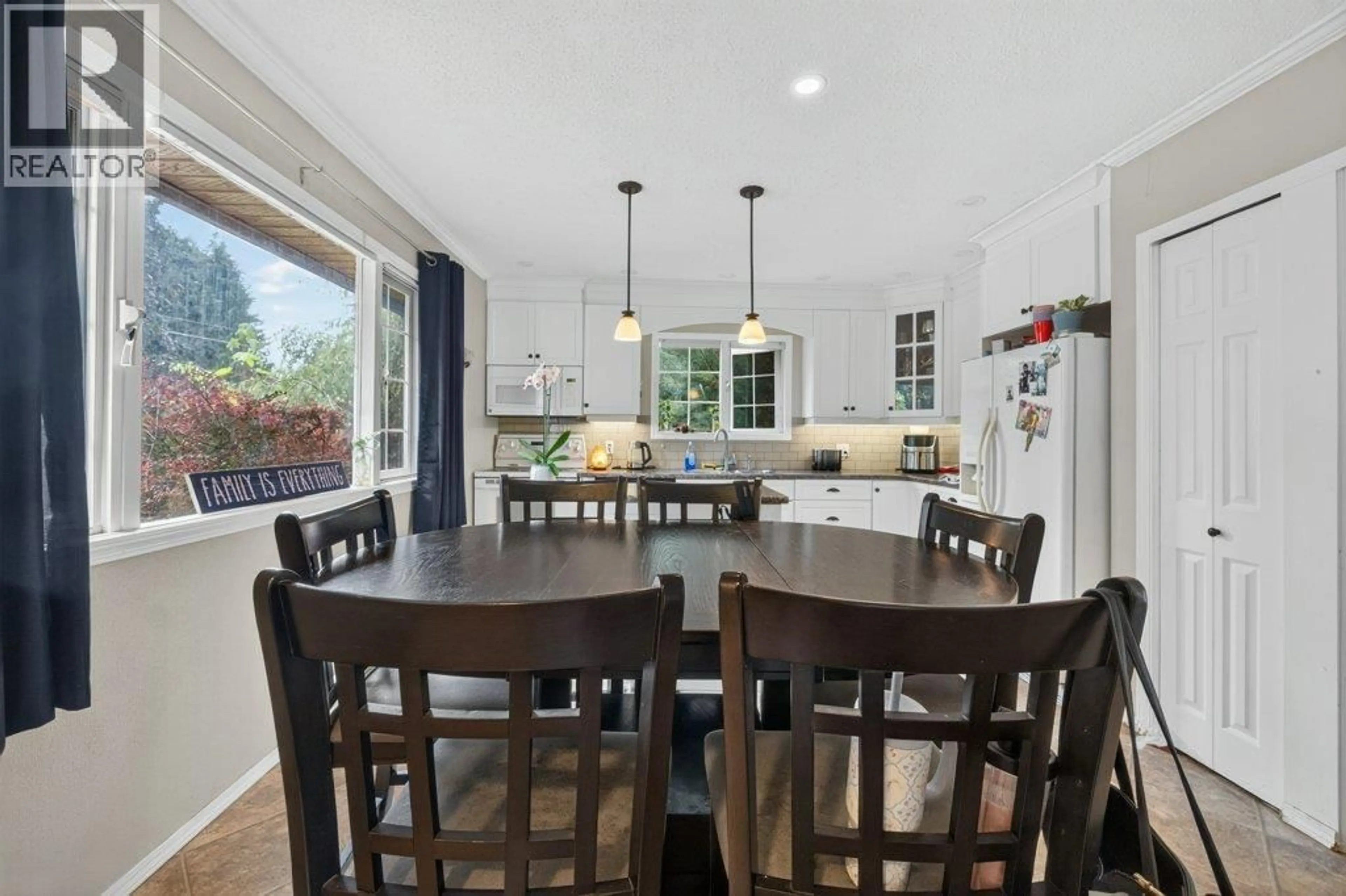 Open concept kitchen, unknown for 1791 15 AVENUE NORTHEAST, Salmon Arm British Columbia V1E2T7