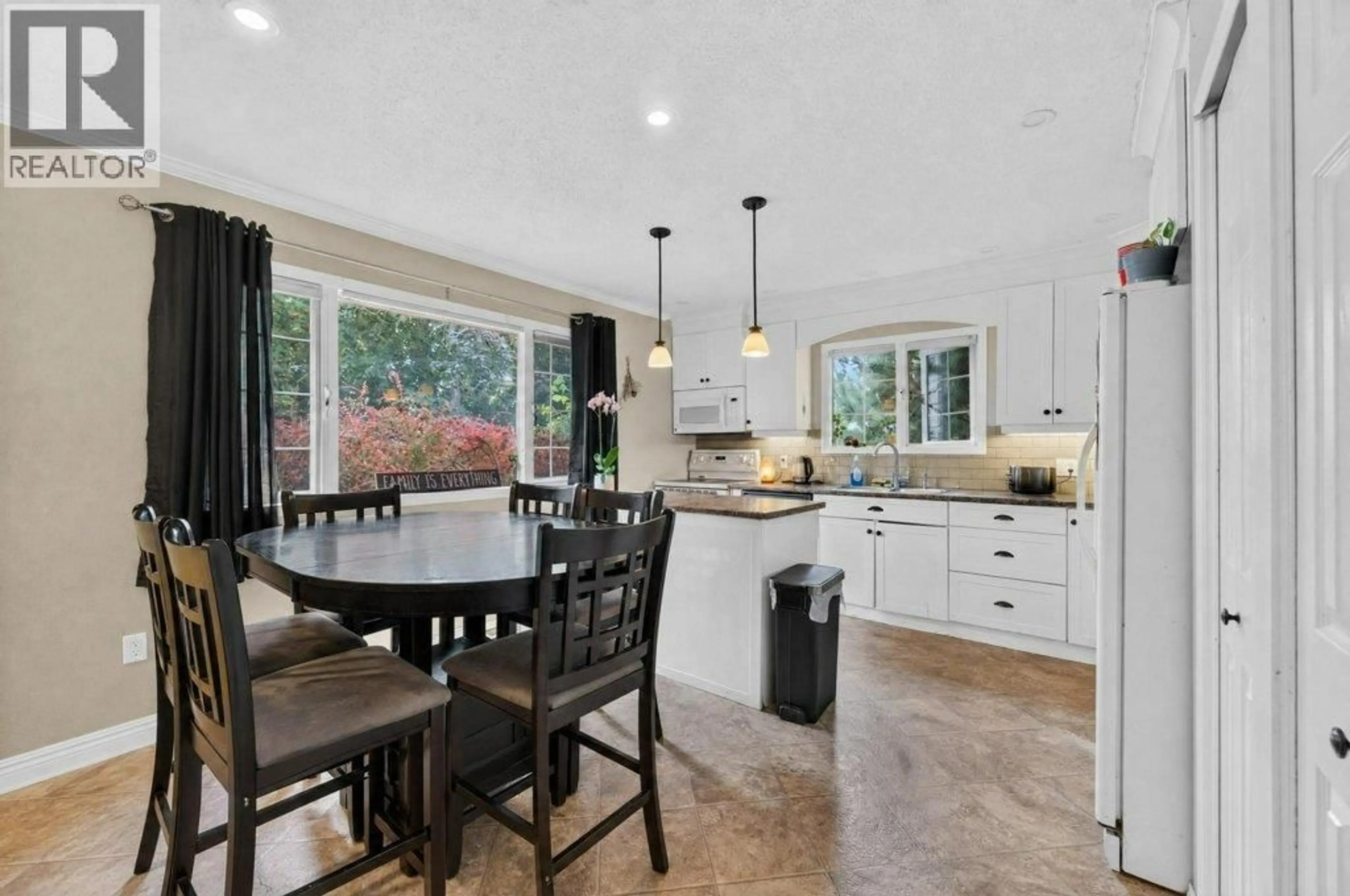 Open concept kitchen, ceramic/tile floor for 1791 15 AVENUE NORTHEAST, Salmon Arm British Columbia V1E2T7