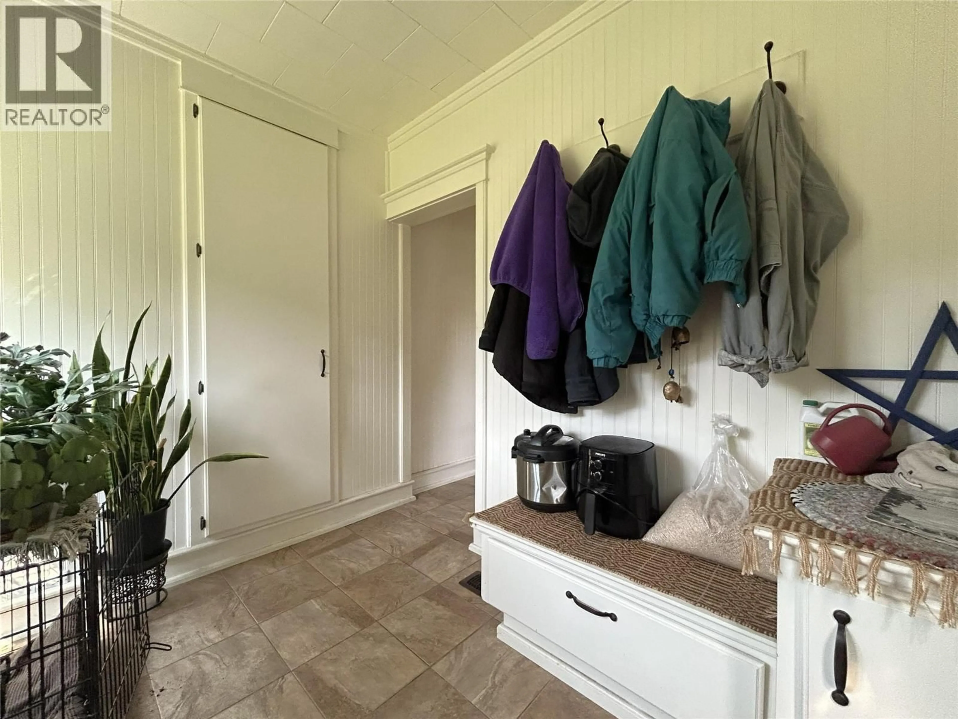 Indoor entryway for 5620 KENMORE ROAD, Grand Forks British Columbia V0H1H4