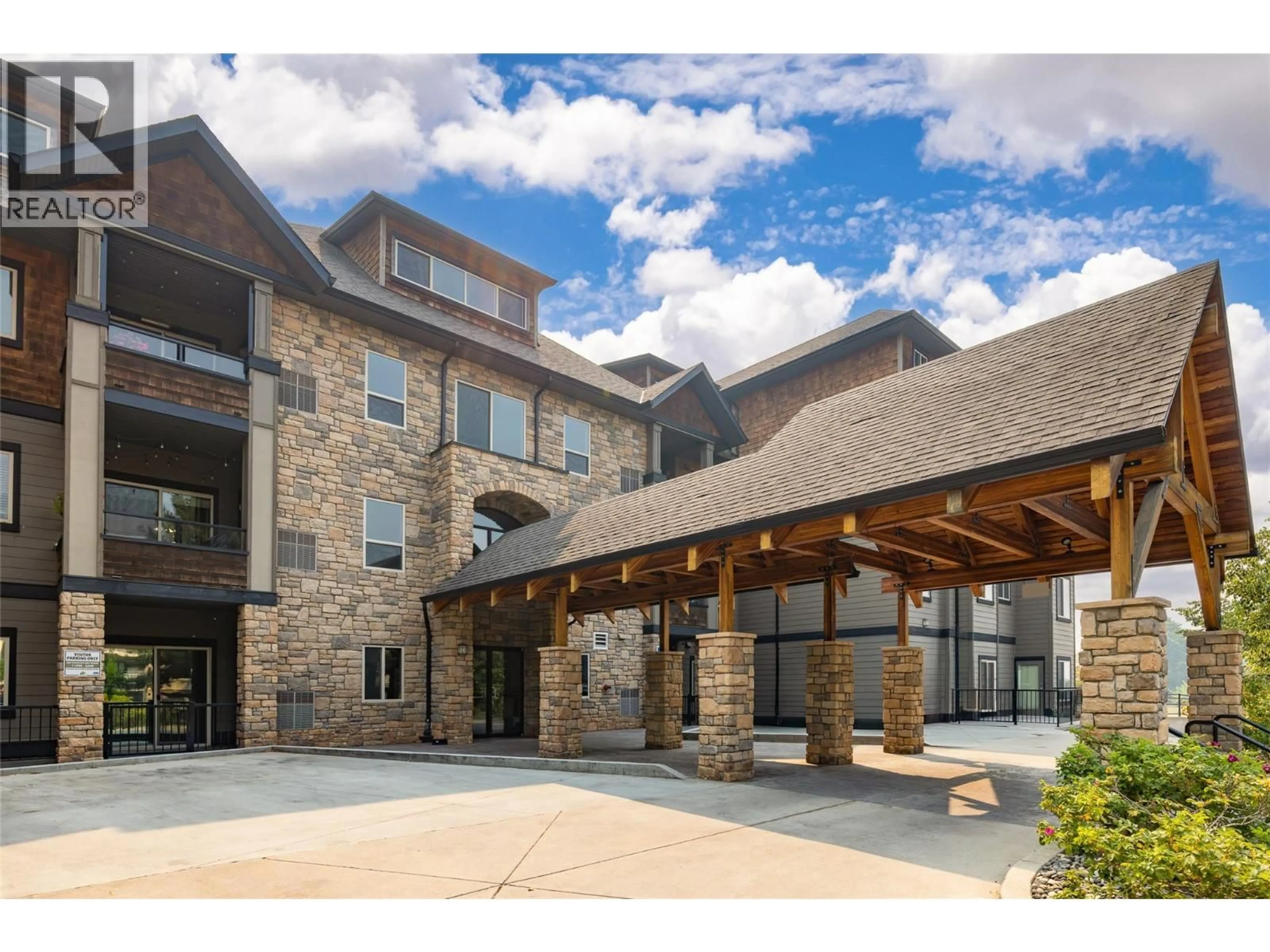 Indoor foyer for 108 - 1957 KANE ROAD, Kelowna British Columbia V1V2X7