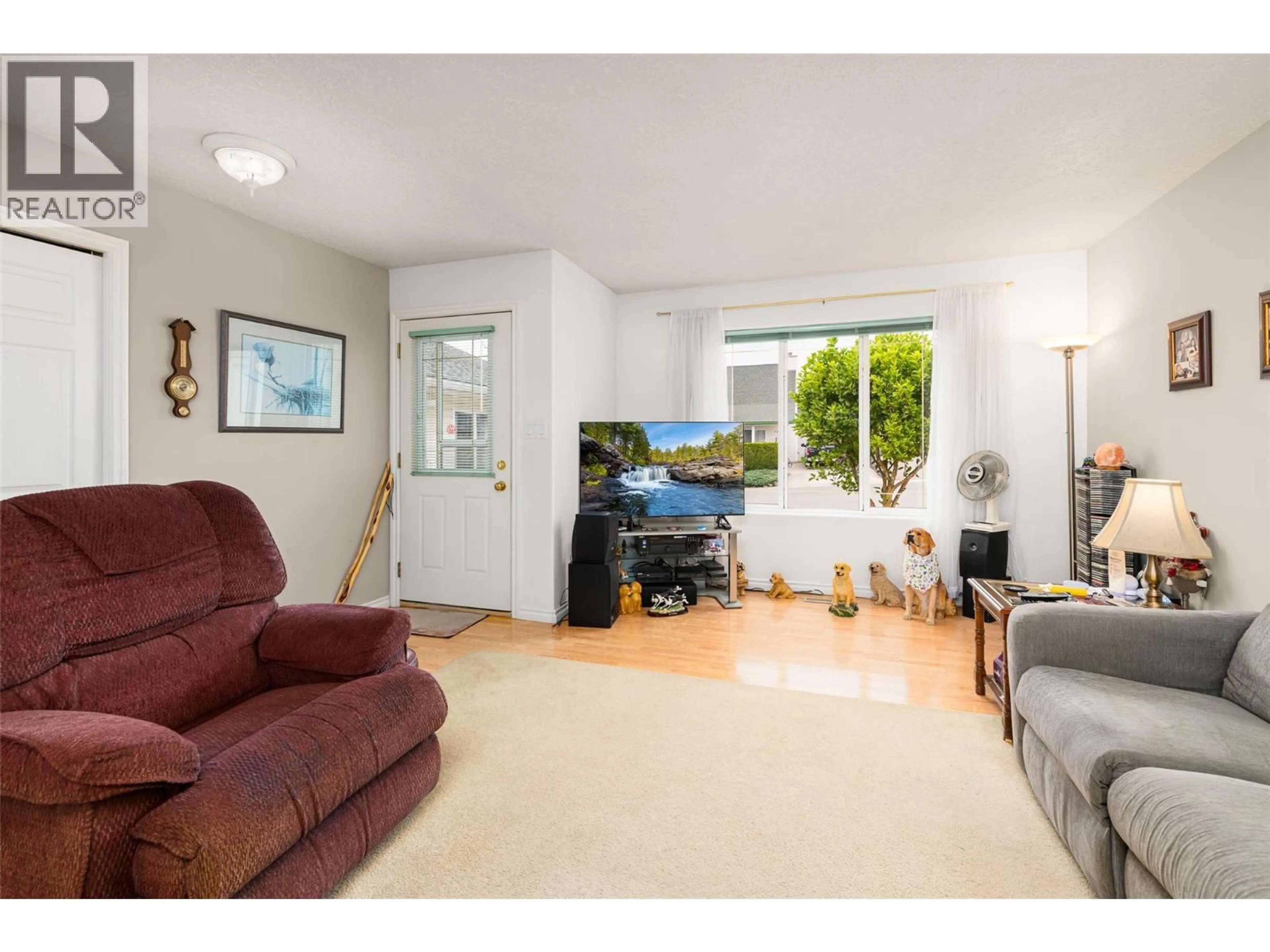 Living room with furniture, unknown for 307 DUGAN STREET, Creston British Columbia V0B1G3