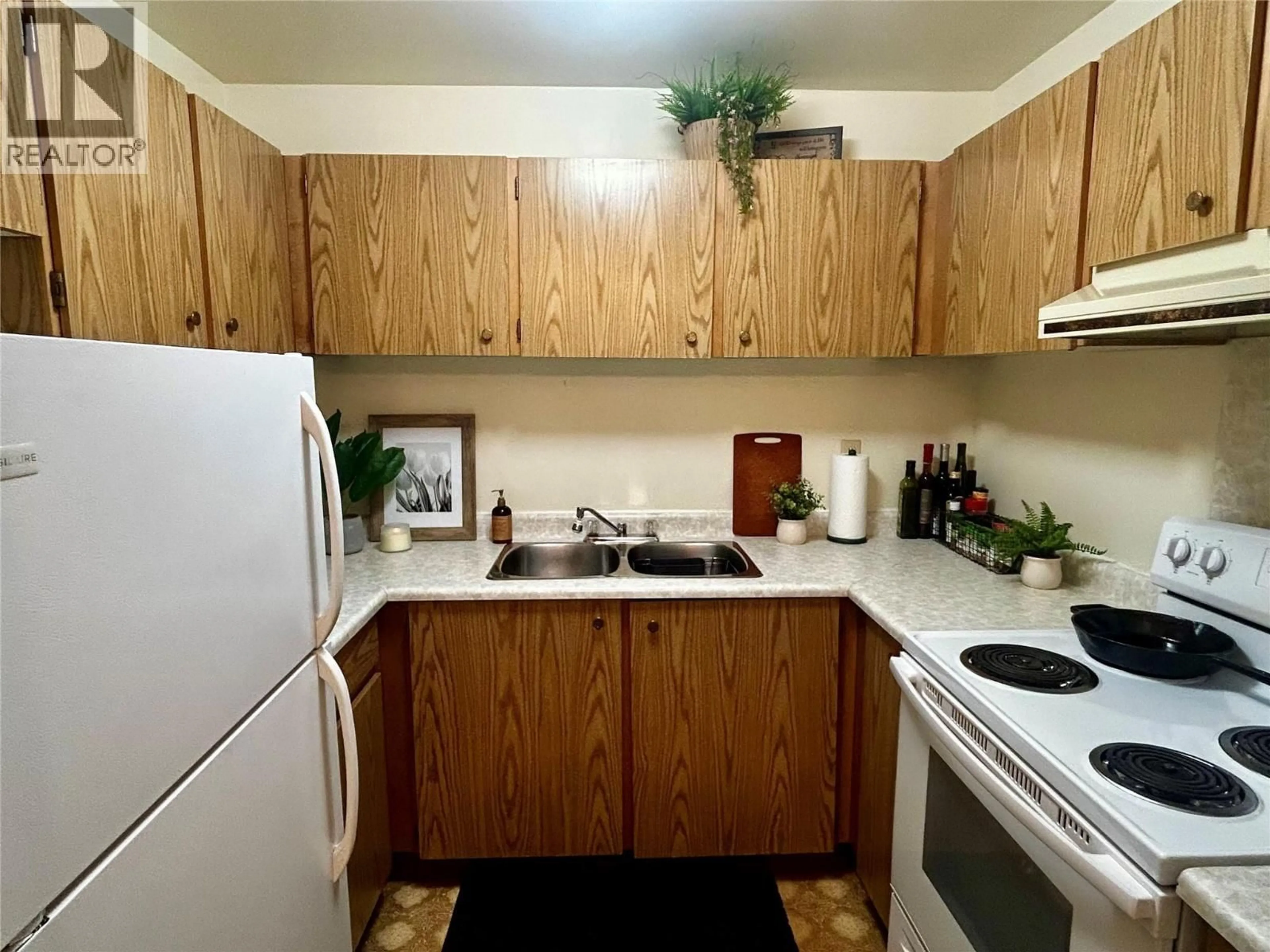 Standard kitchen, unknown for 309 - 185 CHAMBERLAIN CRESCENT, Tumbler Ridge British Columbia V0C2W0