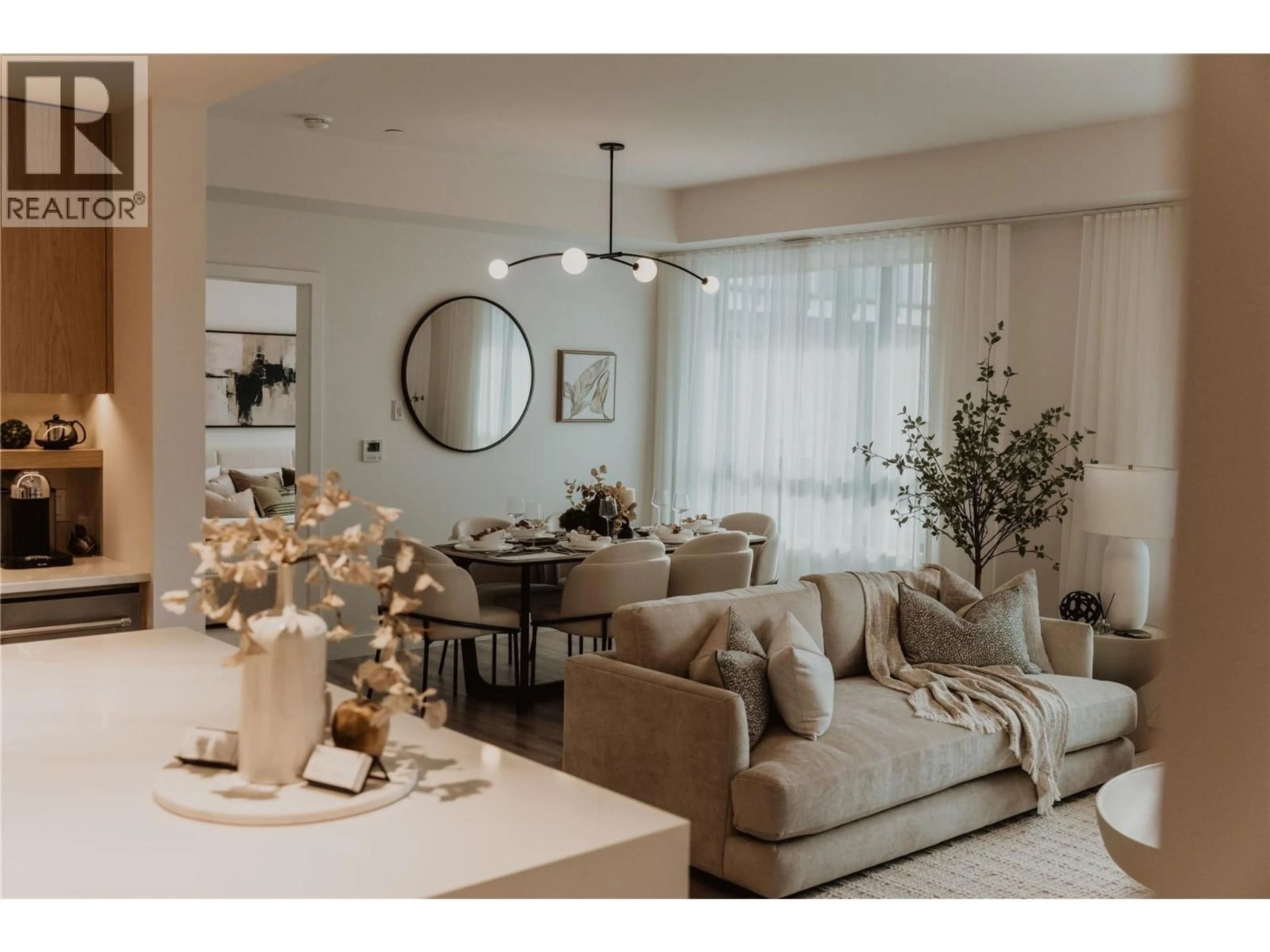 Living room with furniture, unknown for 512 - 3051 ABBOTT STREET, Kelowna British Columbia V1Y0P1