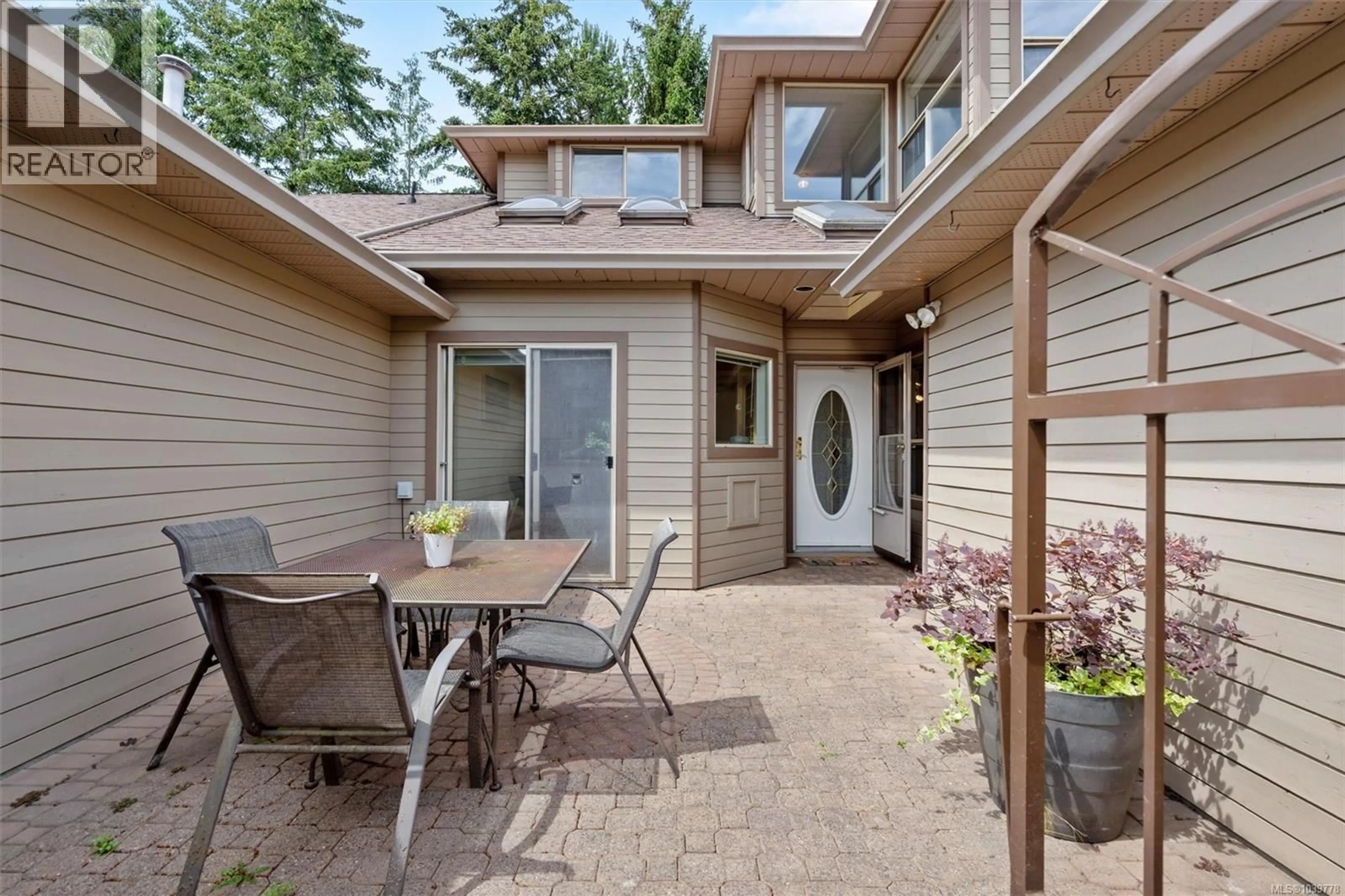 Patio, street for 702 - 4515 PIPELINE ROAD, Saanich British Columbia V8Z5M3