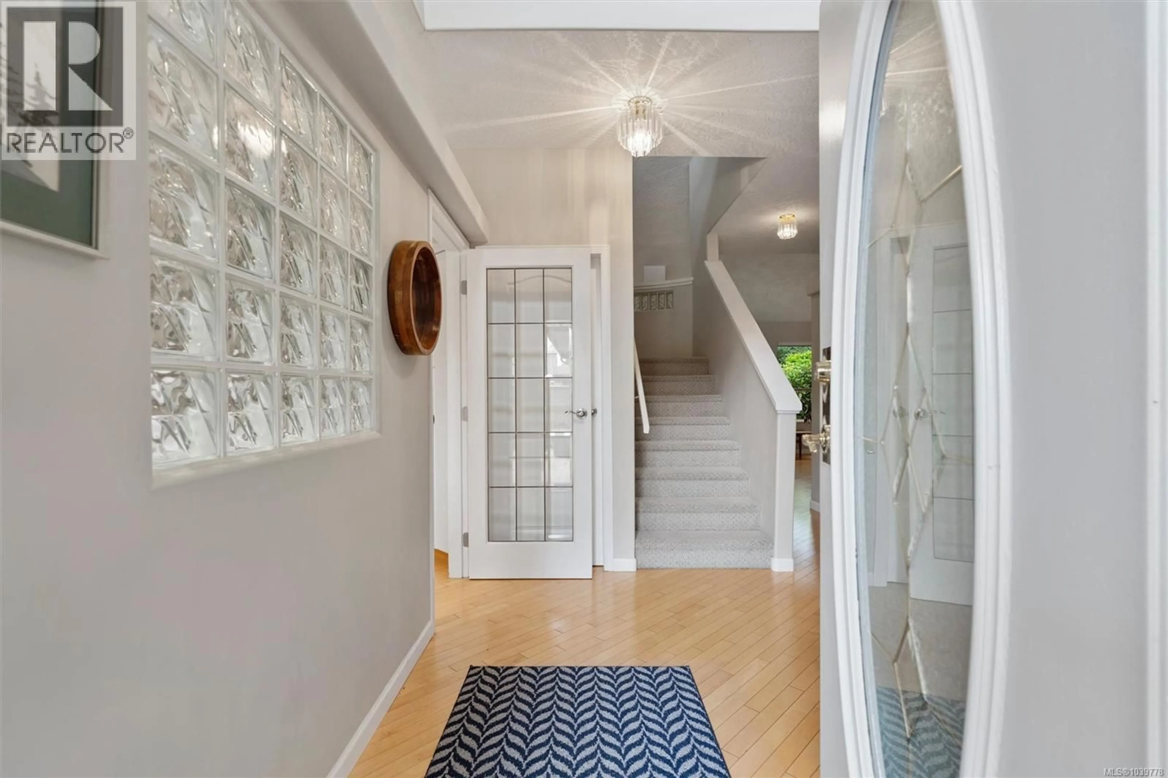 Indoor entryway for 702 - 4515 PIPELINE ROAD, Saanich British Columbia V8Z5M3