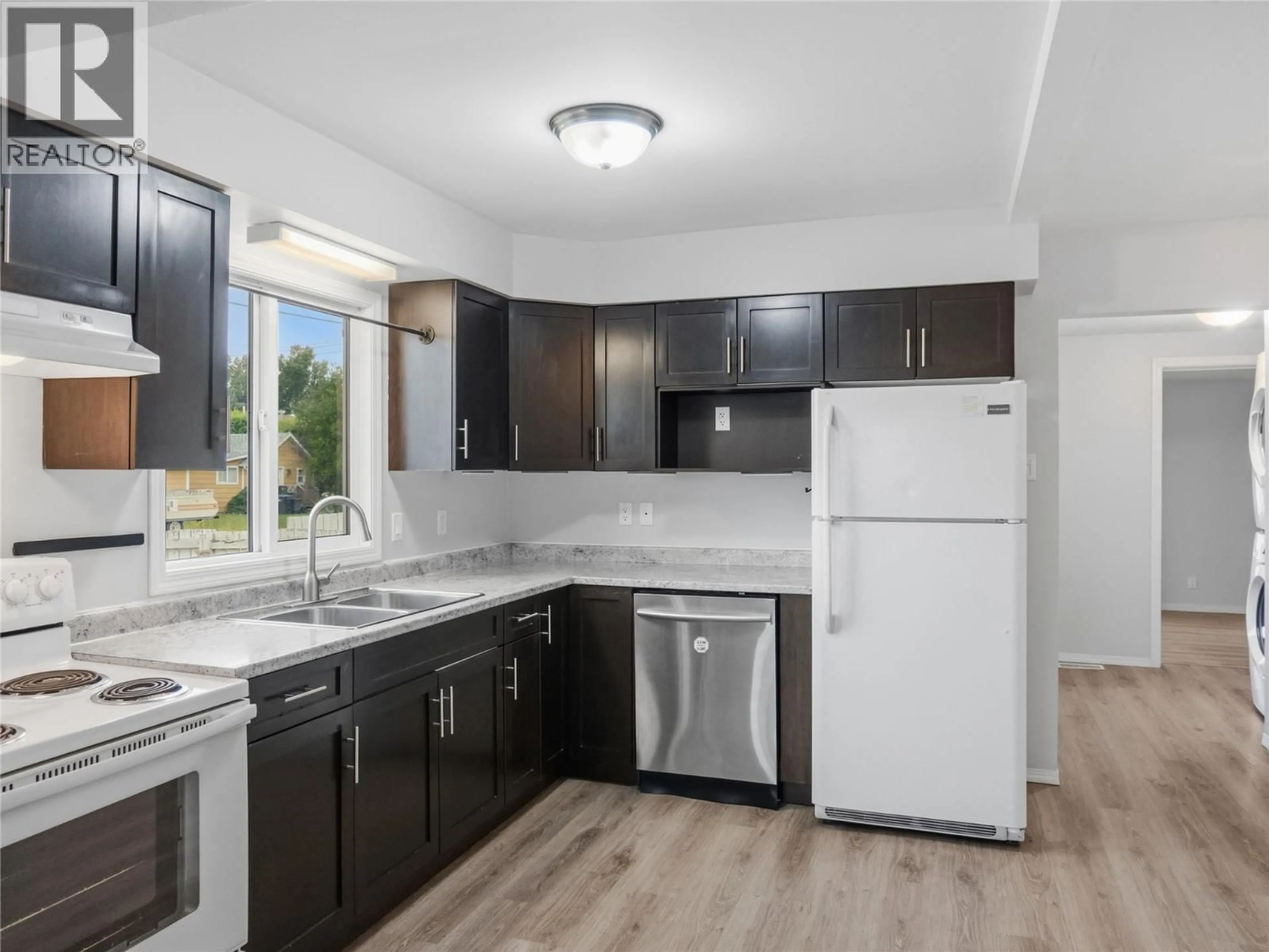Standard kitchen, unknown for 9721 2 STREET, Dawson Creek British Columbia V1G3K8