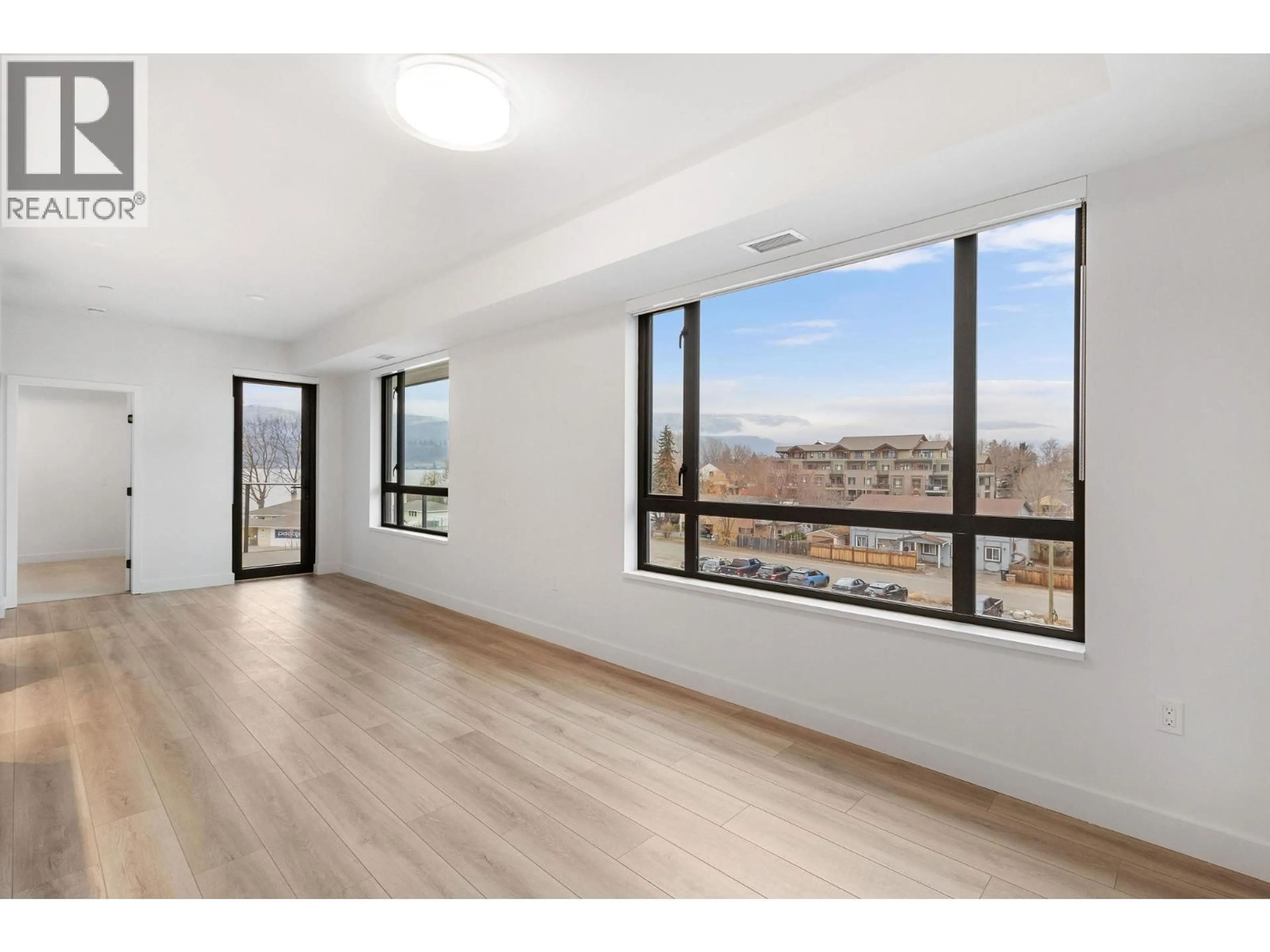 A pic of a room for 401 - 3051 ABBOTT STREET, Kelowna British Columbia V1Y0P1