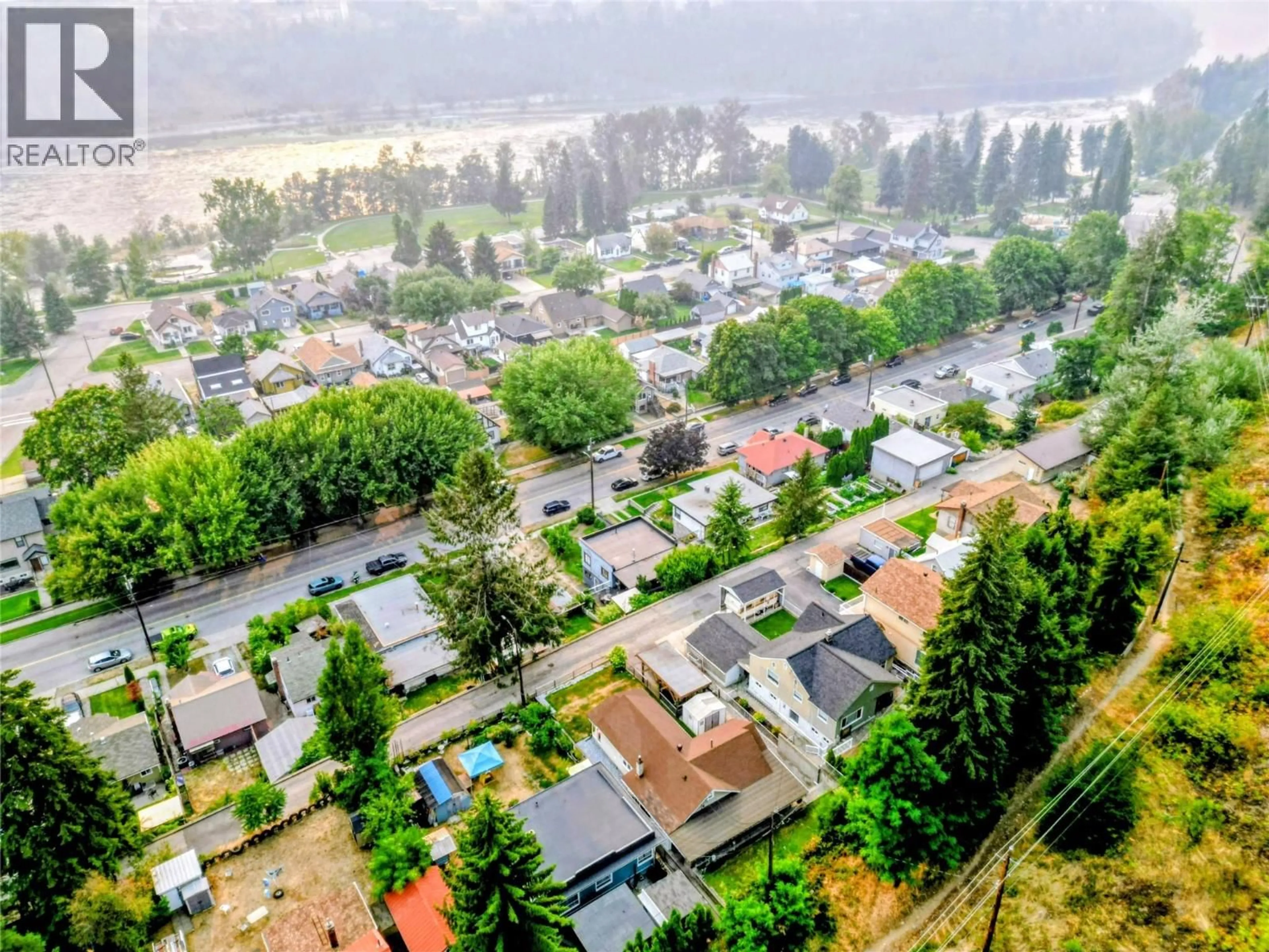 A pic from outside/outdoor area/front of a property/back of a property/a pic from drone, unknown for 1142 THIRD AVENUE, Trail British Columbia V1R1N9