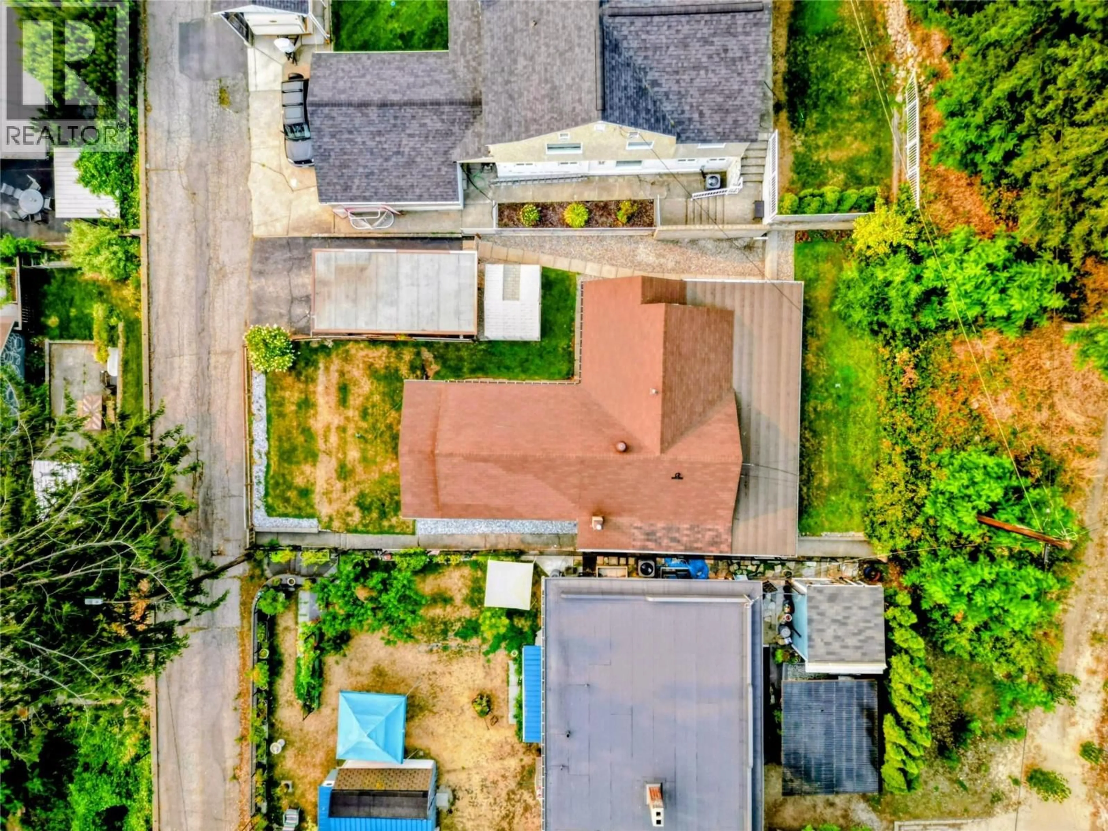 A pic from outside/outdoor area/front of a property/back of a property/a pic from drone, street for 1142 THIRD AVENUE, Trail British Columbia V1R1N9