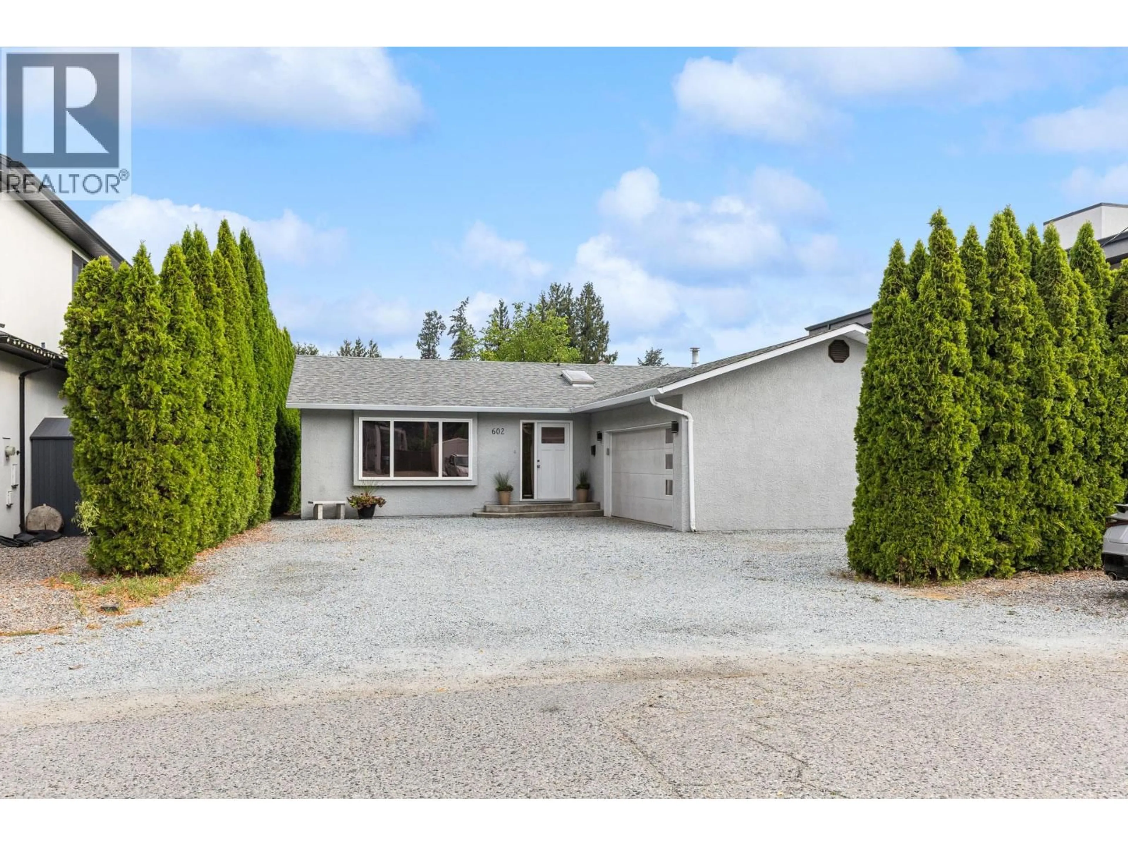 Home with vinyl exterior material, street for 602 WILLMS ROAD, Kelowna British Columbia V1W1B6