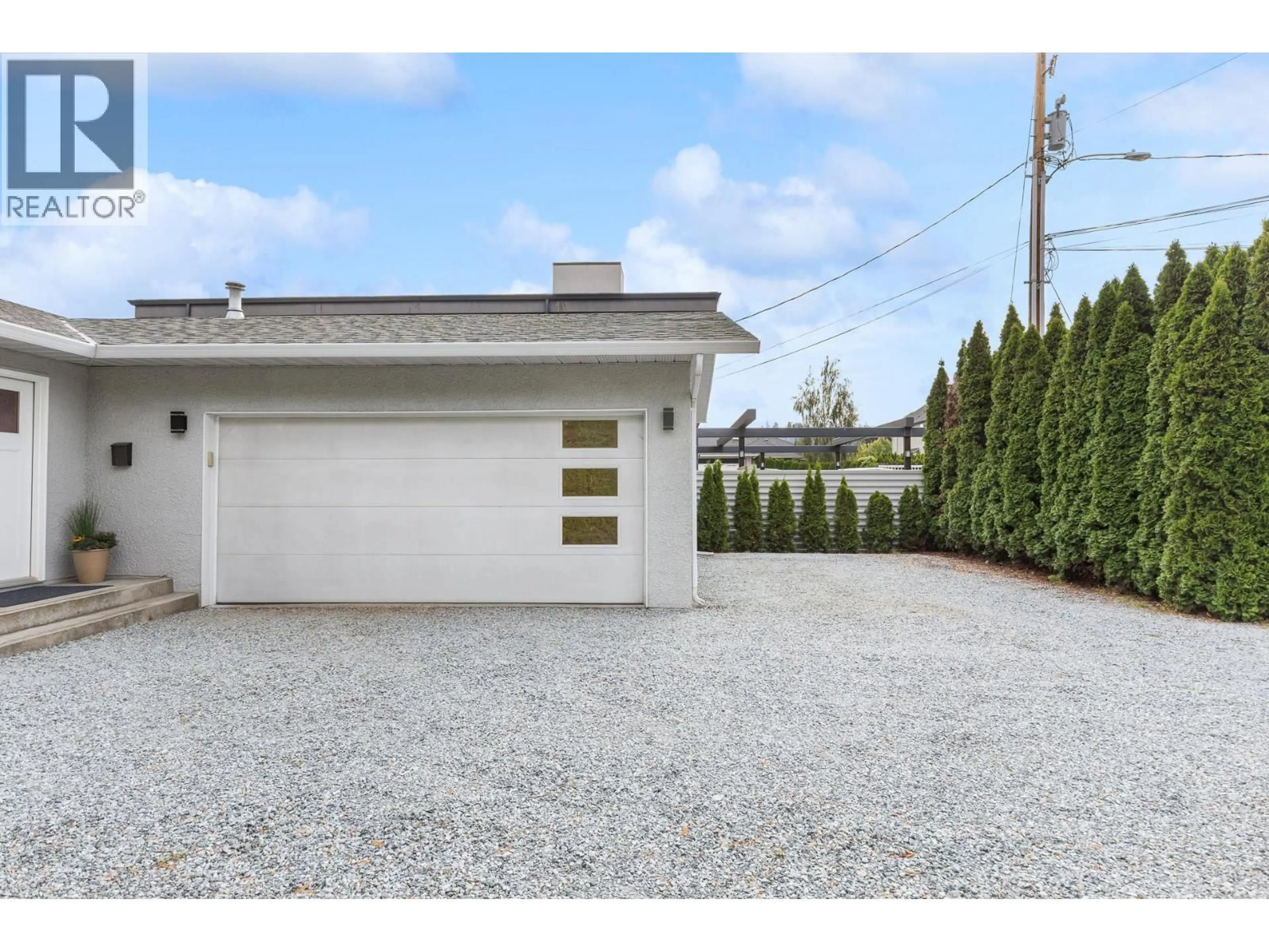 Indoor garage for 602 WILLMS ROAD, Kelowna British Columbia V1W1B6