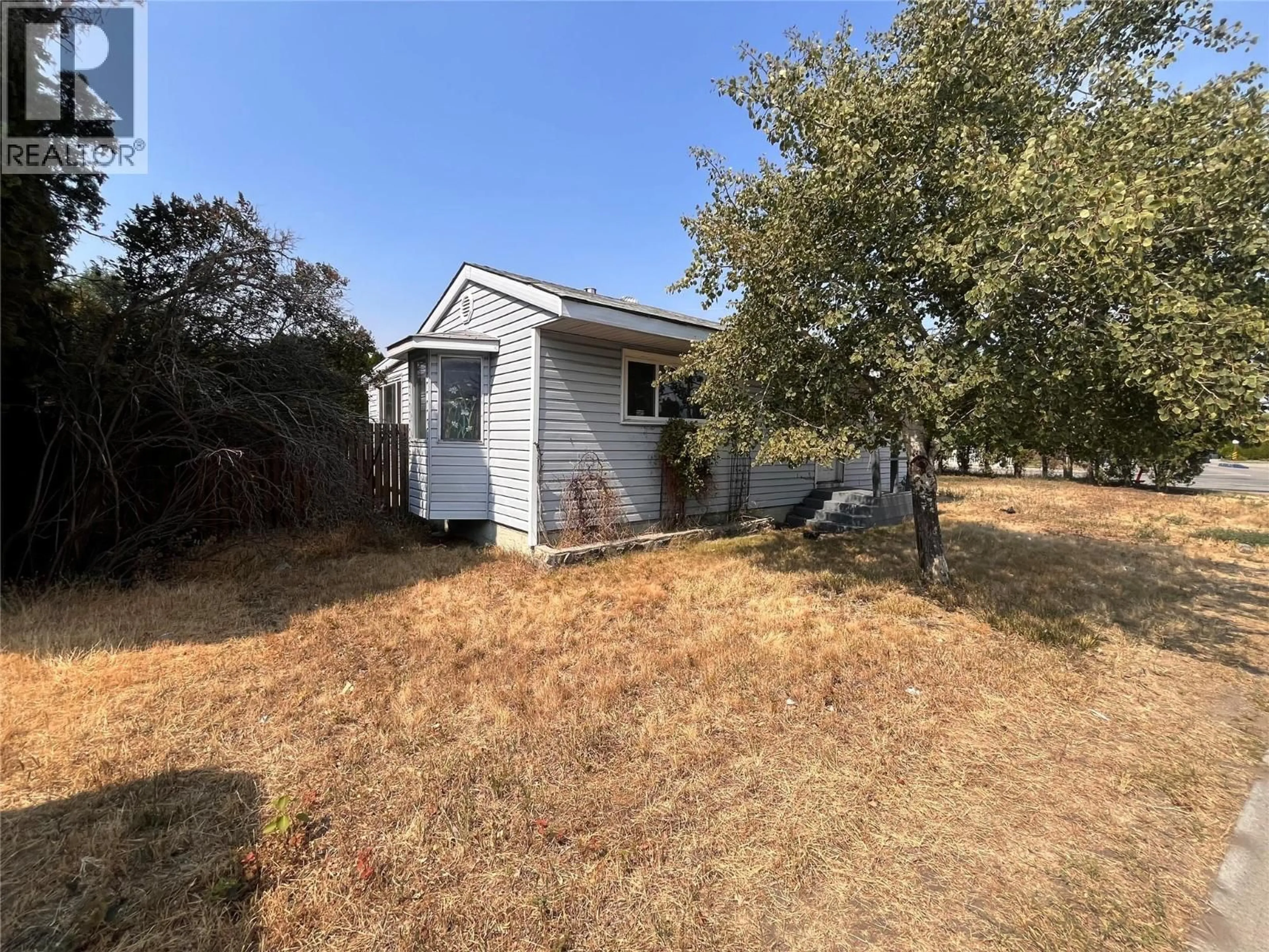 A pic from outside/outdoor area/front of a property/back of a property/a pic from drone, street for 302 GREEN AVENUE WEST, Penticton British Columbia V2A3T3