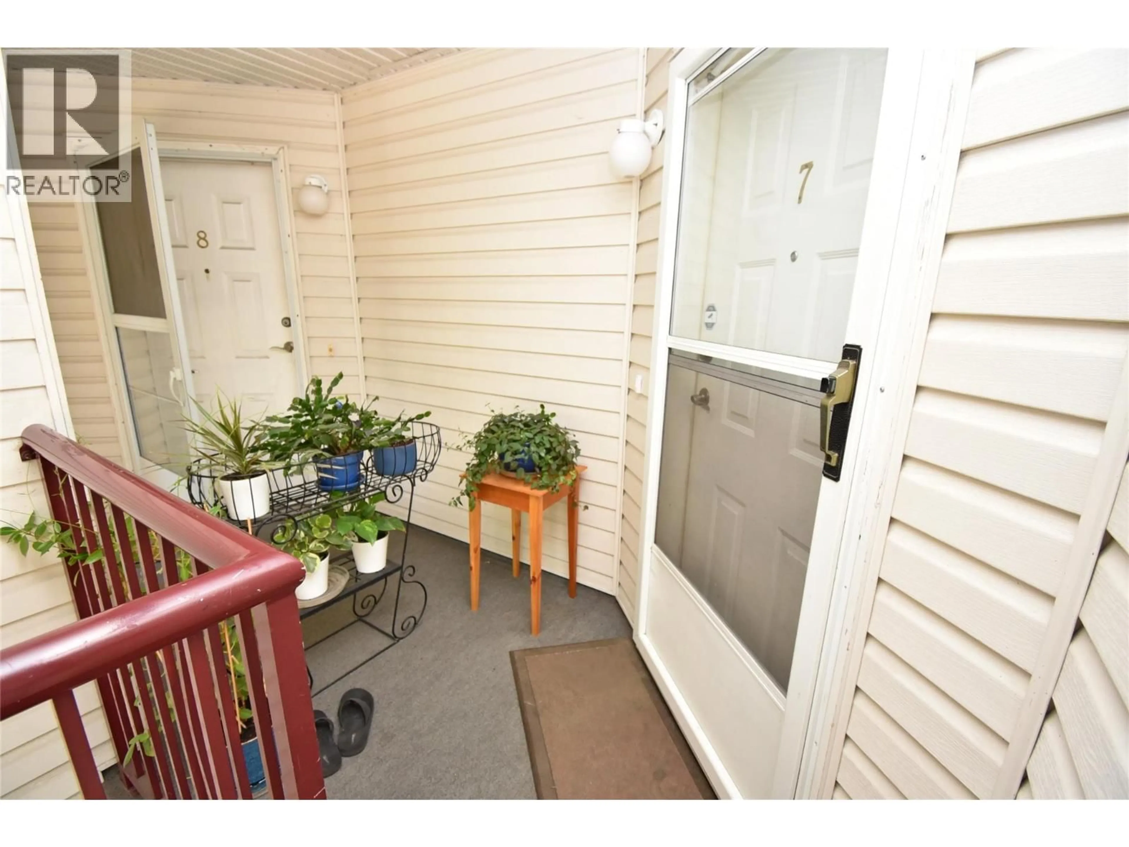 Indoor entryway for 7 - 4800 HERITAGE DRIVE, Vernon British Columbia V1T7V4