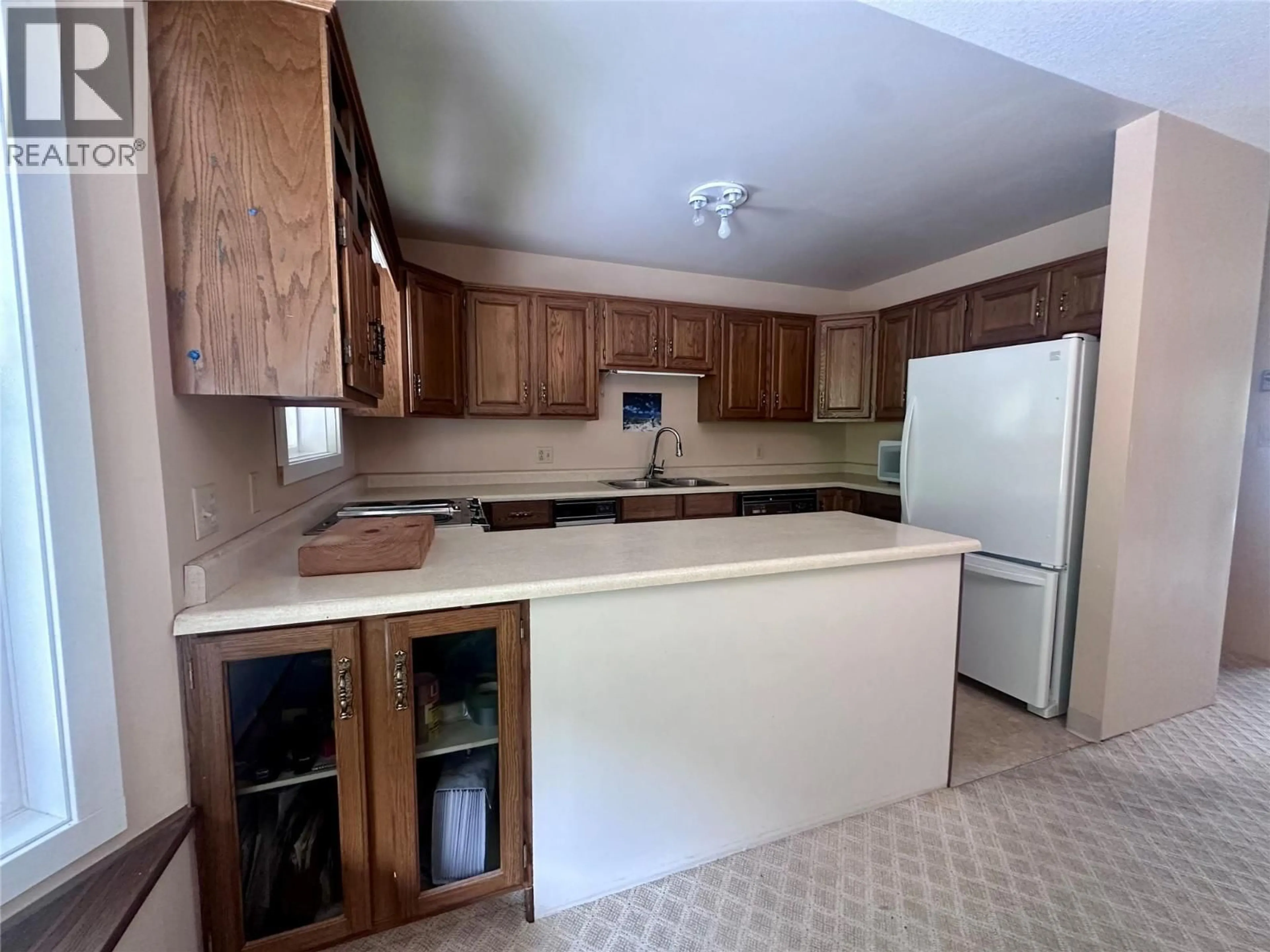 Standard kitchen, unknown for 30 - 1691 3A HIGHWAY, Nelson British Columbia V1L6J8