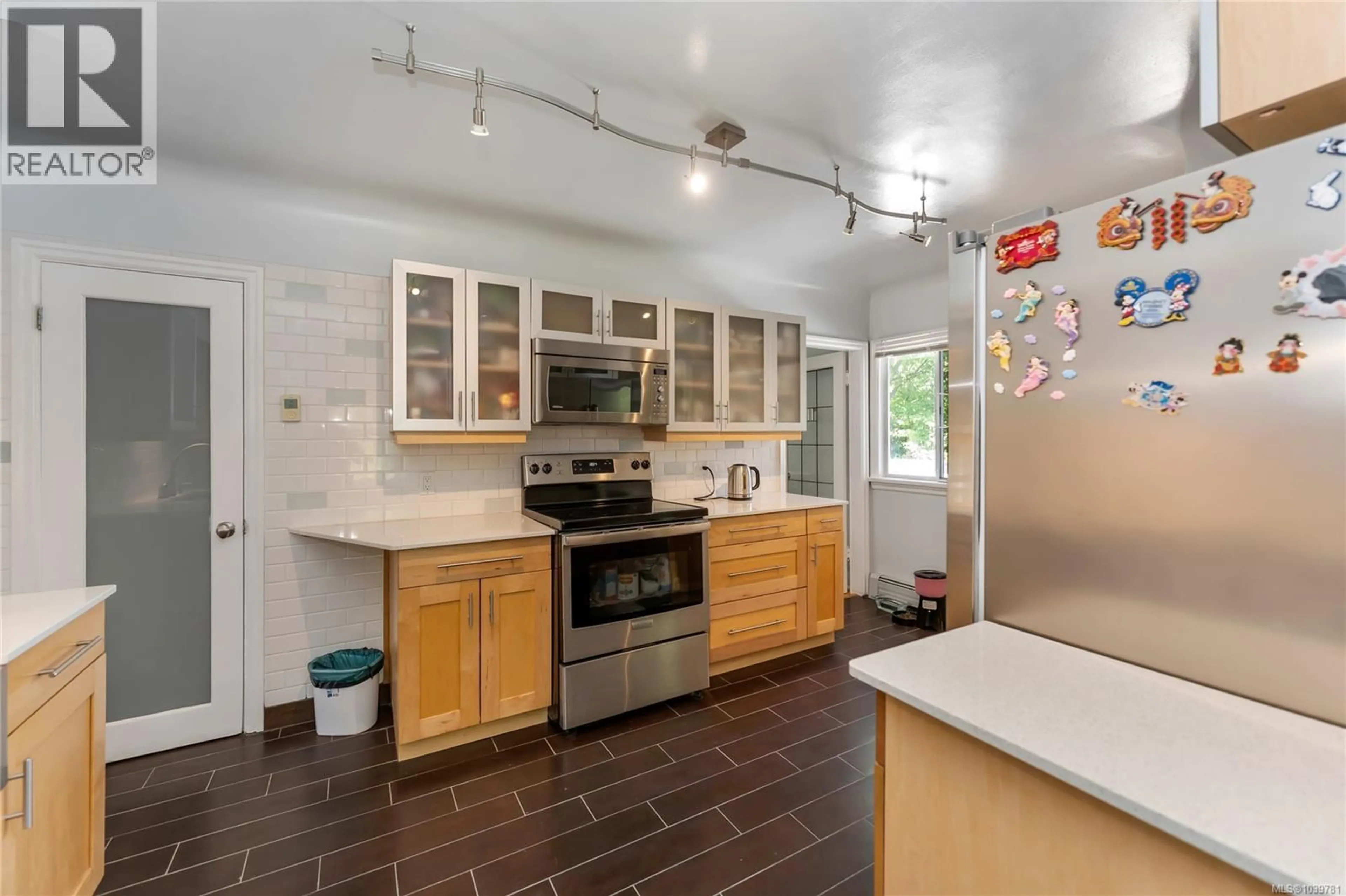 Unknown for 2068 MILTON STREET, Oak Bay British Columbia V8R5A4