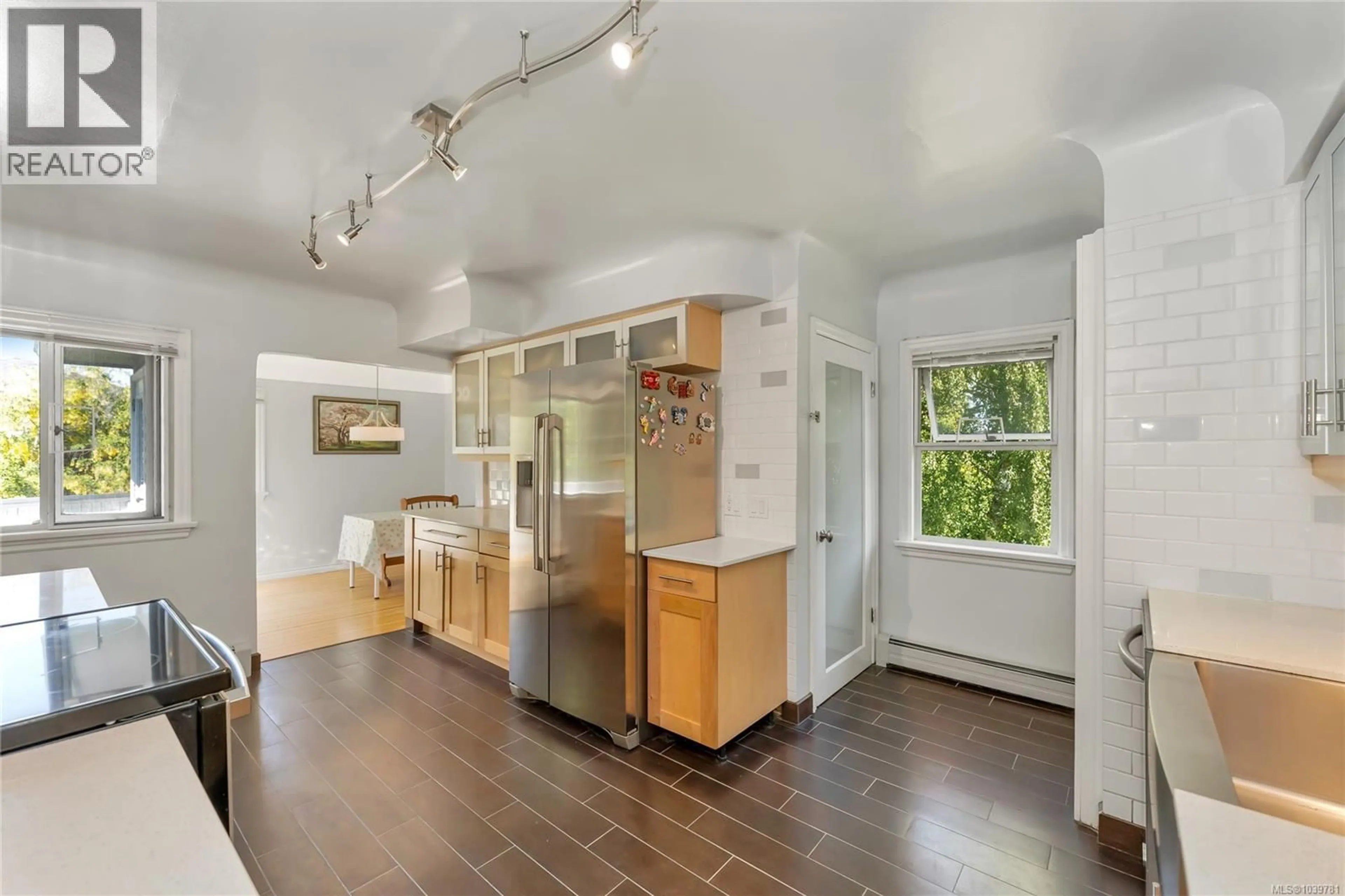Unknown for 2068 MILTON STREET, Oak Bay British Columbia V8R5A4
