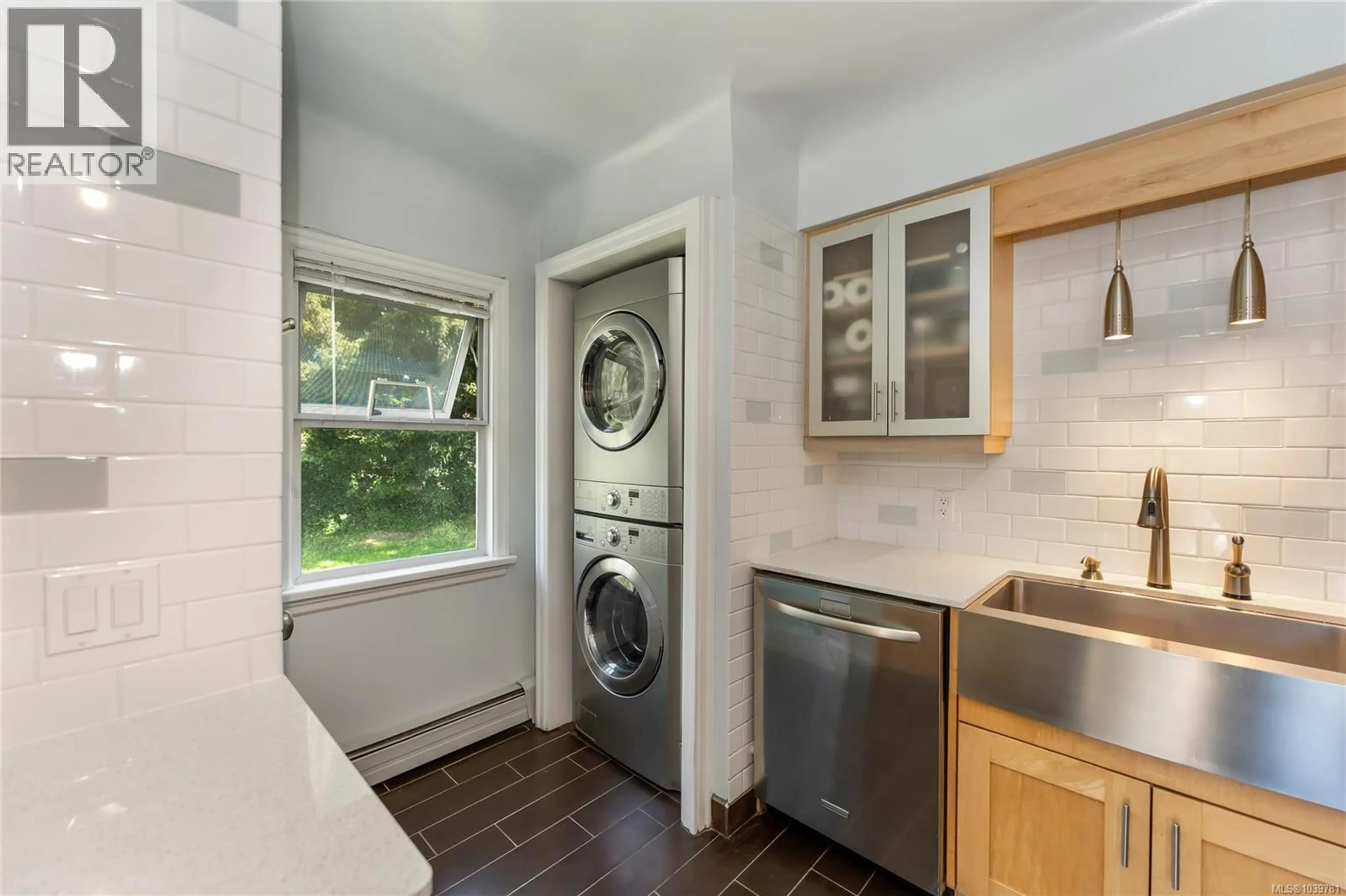 Unknown for 2068 MILTON STREET, Oak Bay British Columbia V8R5A4