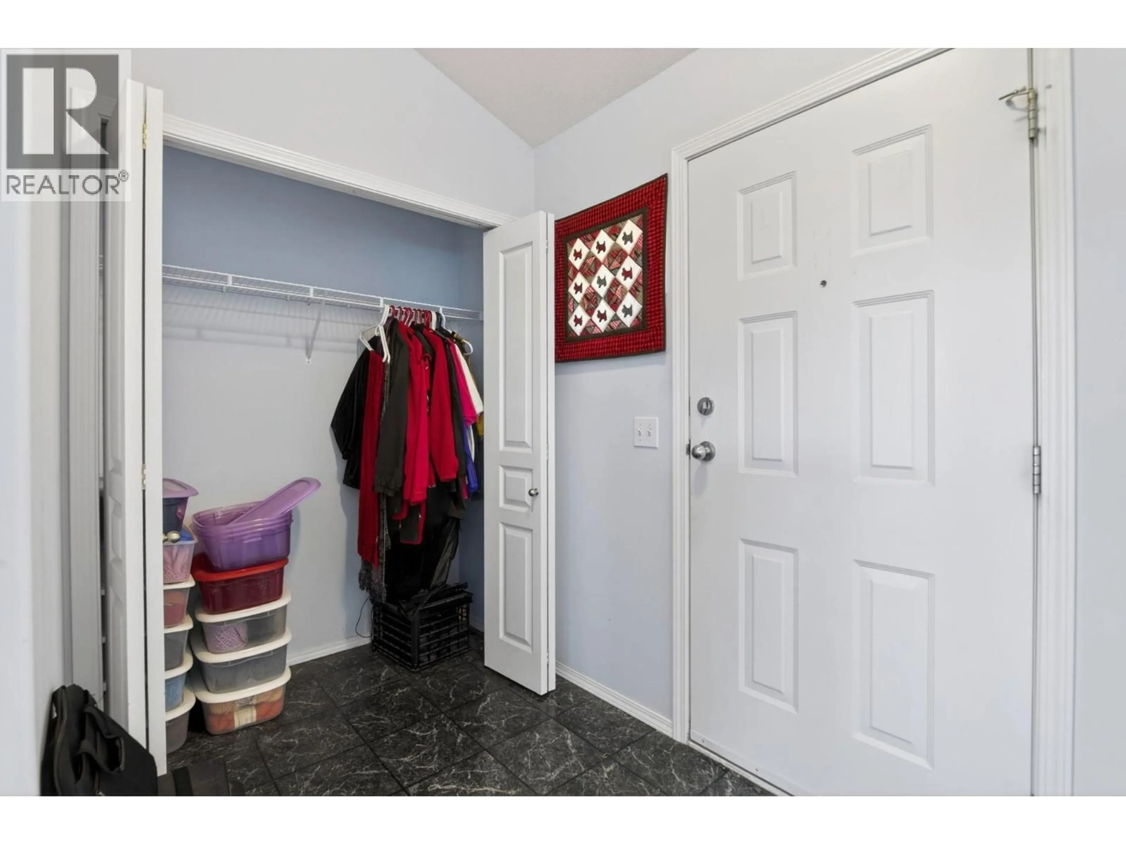 Indoor entryway for 2272 SHANNON HILLS DRIVE, West Kelowna British Columbia V4T2P1