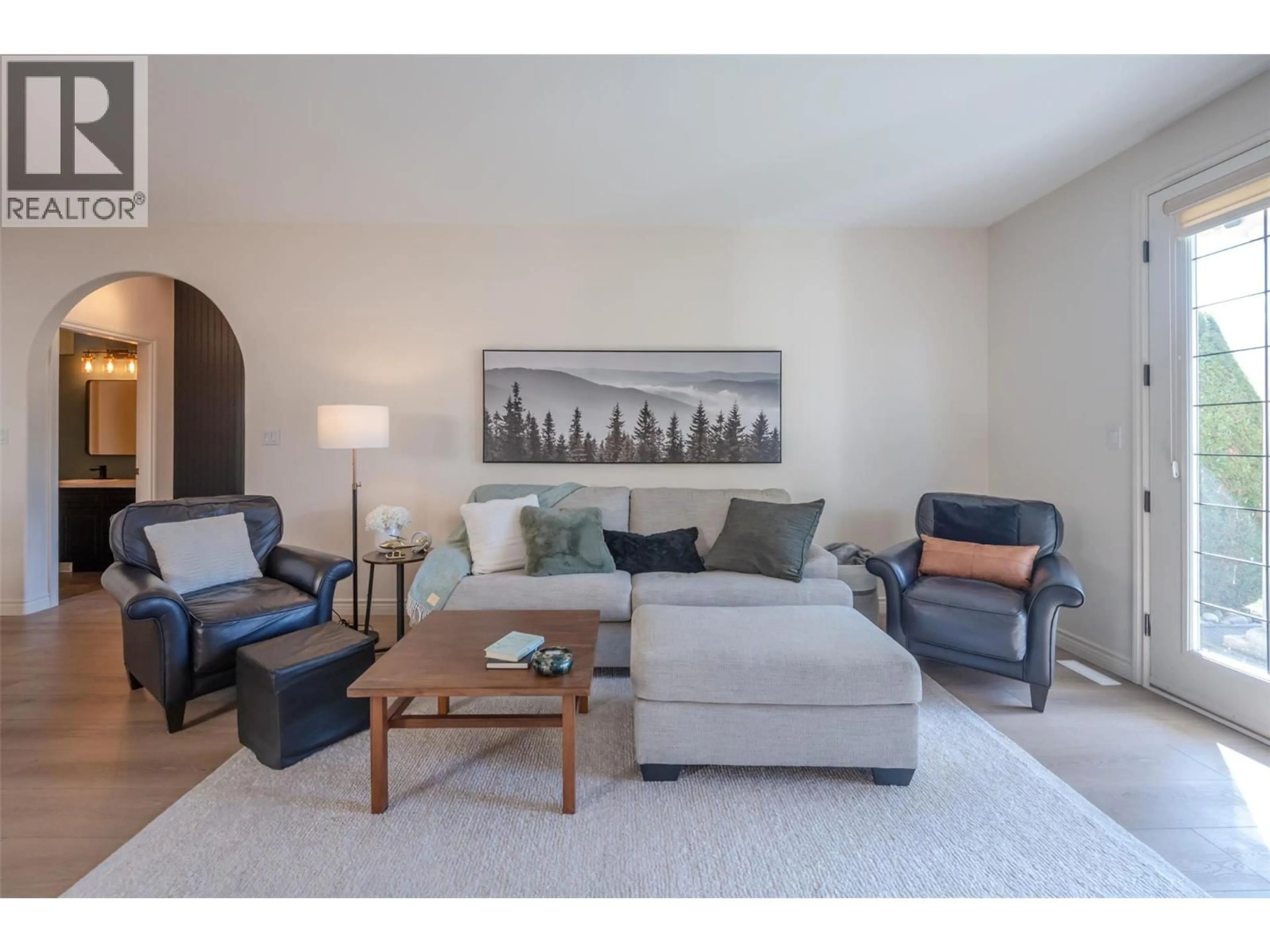 Living room with furniture, unknown for 102 - 1065 CHURCHILL AVENUE, Penticton British Columbia V2A9A7
