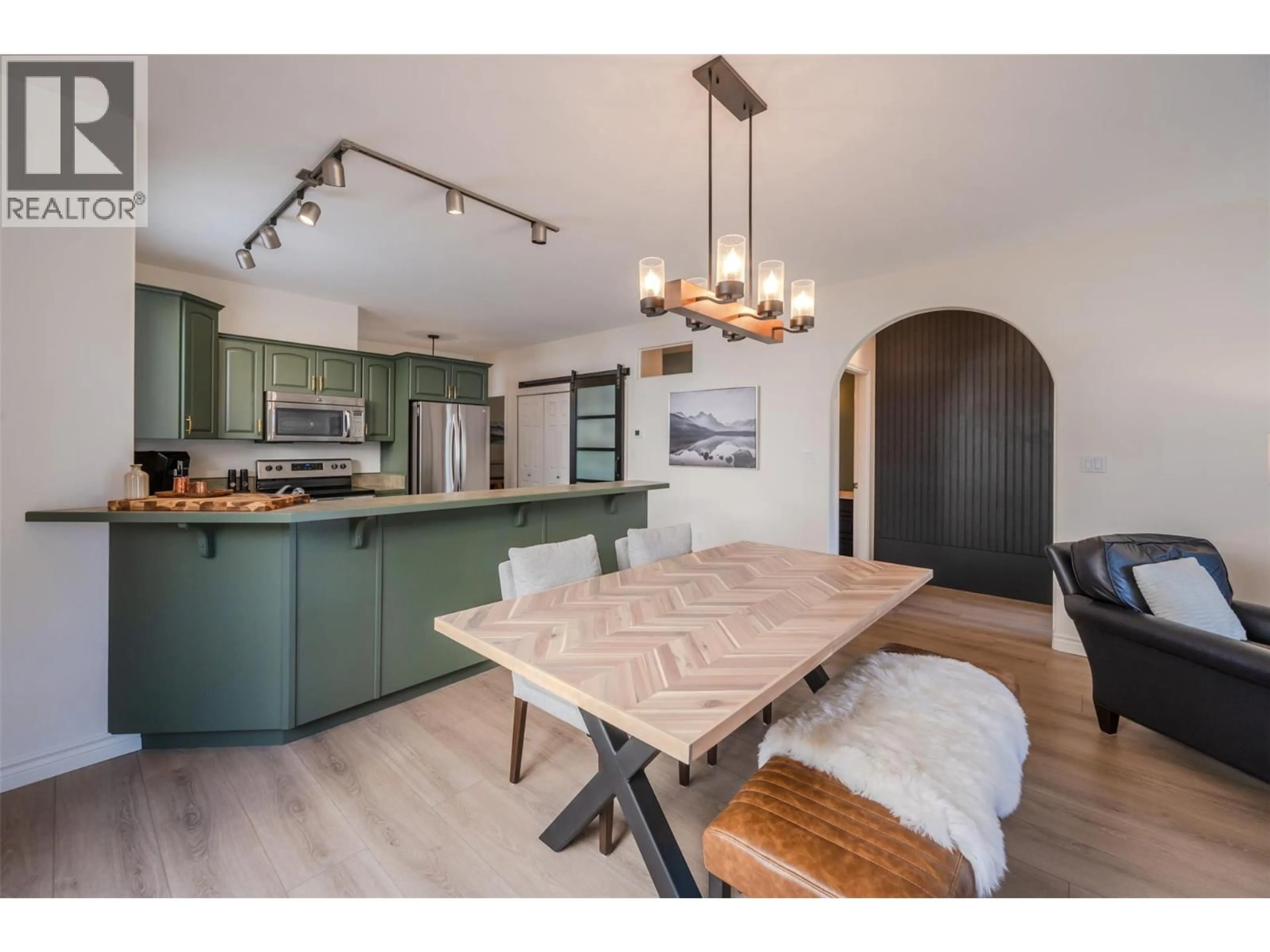 Open concept kitchen, unknown for 102 - 1065 CHURCHILL AVENUE, Penticton British Columbia V2A9A7
