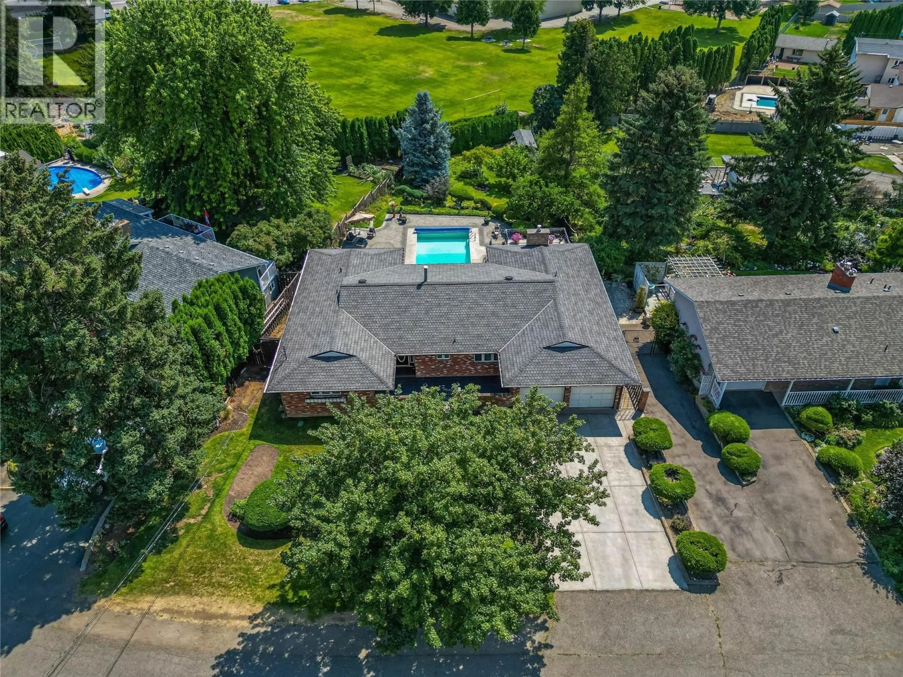A pic from outside/outdoor area/front of a property/back of a property/a pic from drone, unknown for 857 ORCREST DRIVE, Kamloops British Columbia V2B6T3