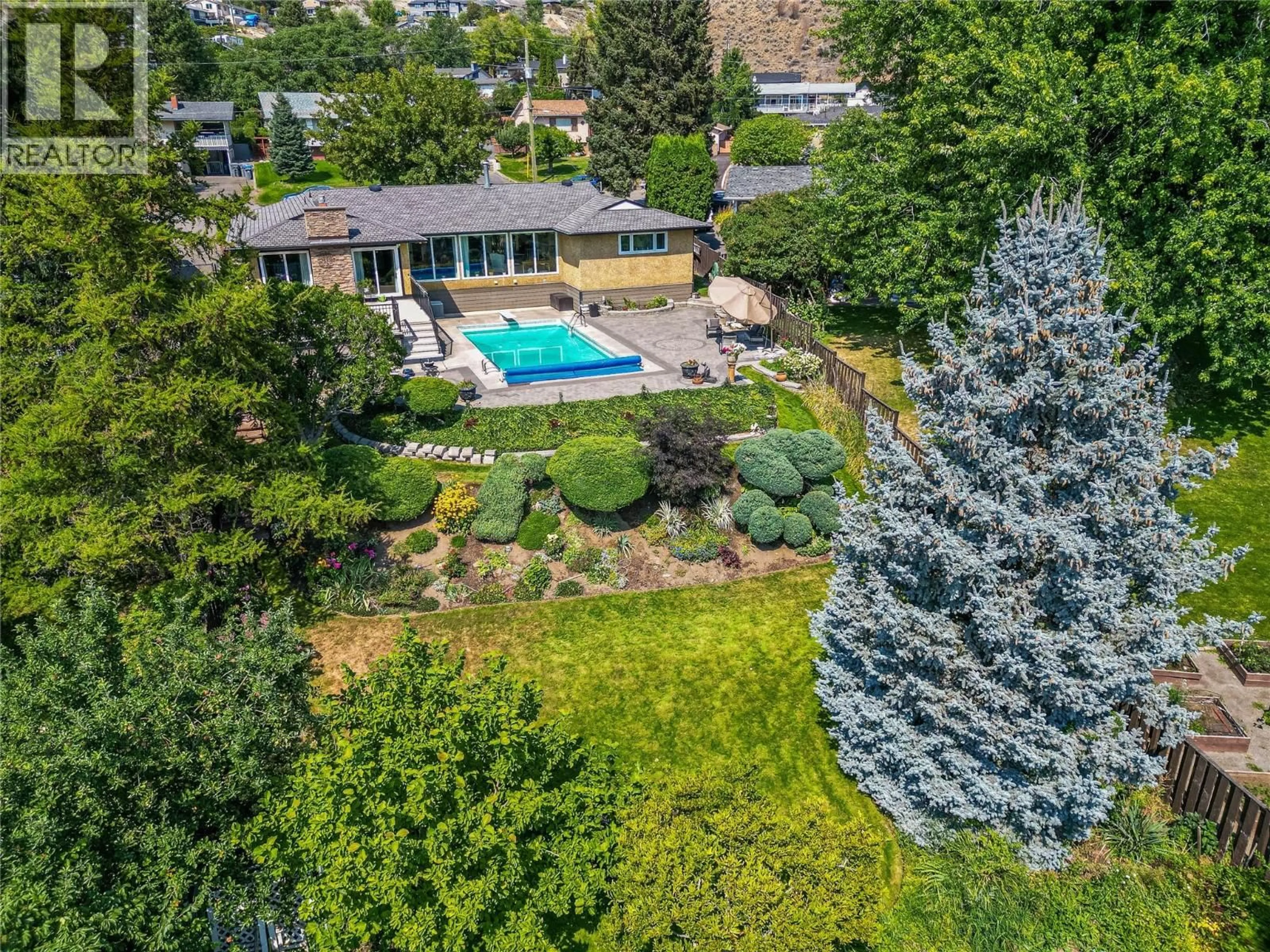 A pic from outside/outdoor area/front of a property/back of a property/a pic from drone, unknown for 857 ORCREST DRIVE, Kamloops British Columbia V2B6T3